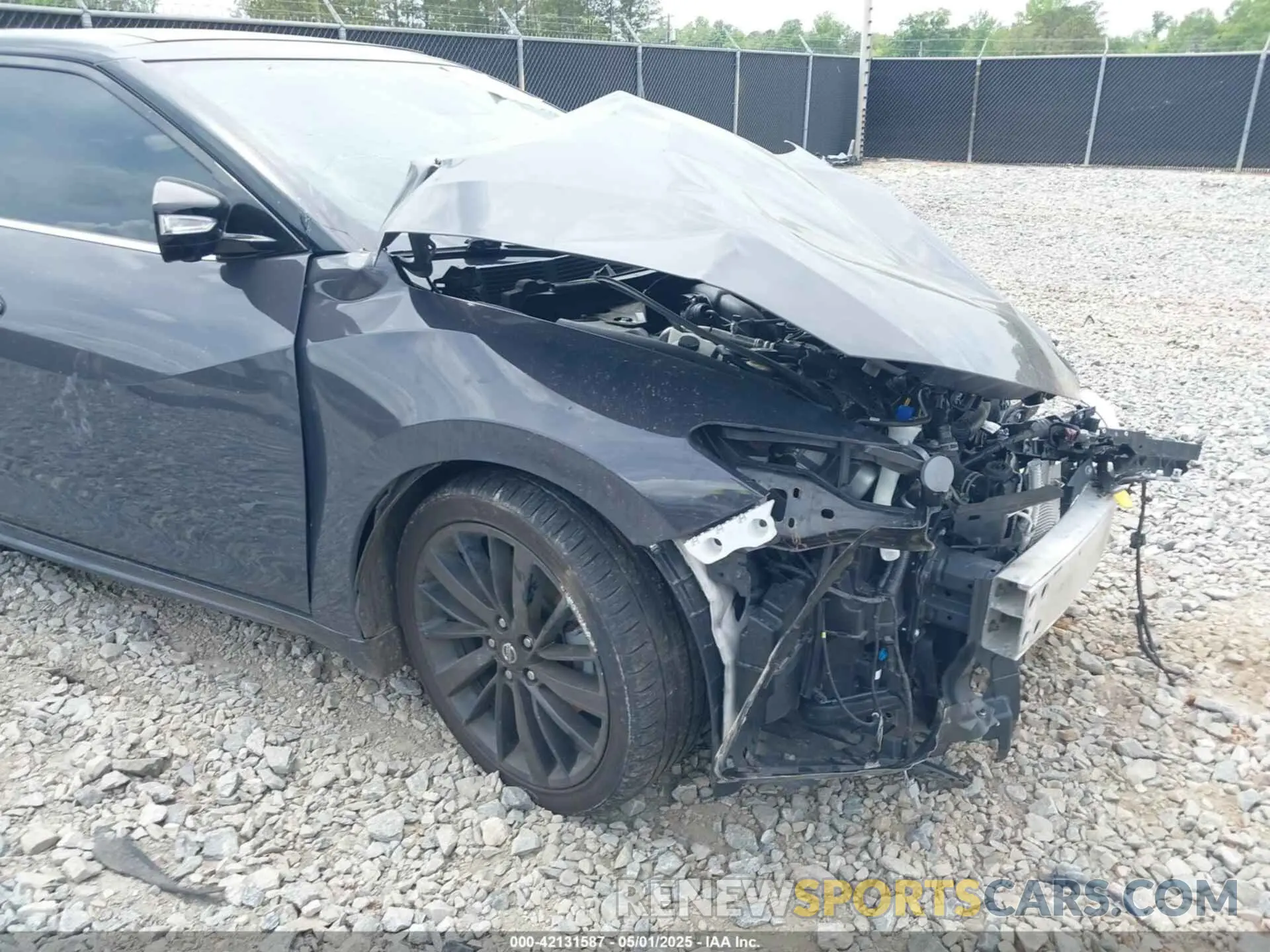 17 Photograph of a damaged car 1N4AA6FV1MC502937 NISSAN MAXIMA 2021