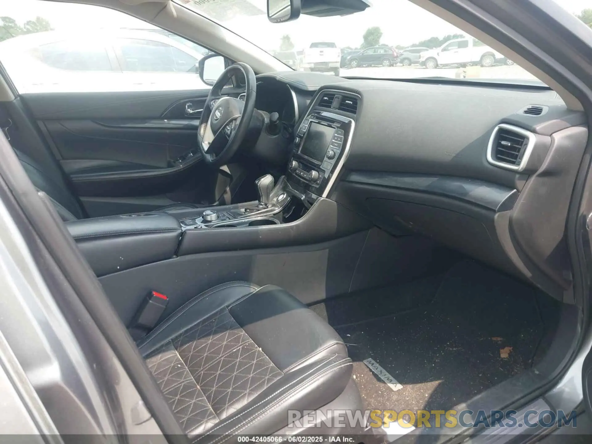 5 Photograph of a damaged car 1N4AA6FV1NC503118 NISSAN MAXIMA 2022