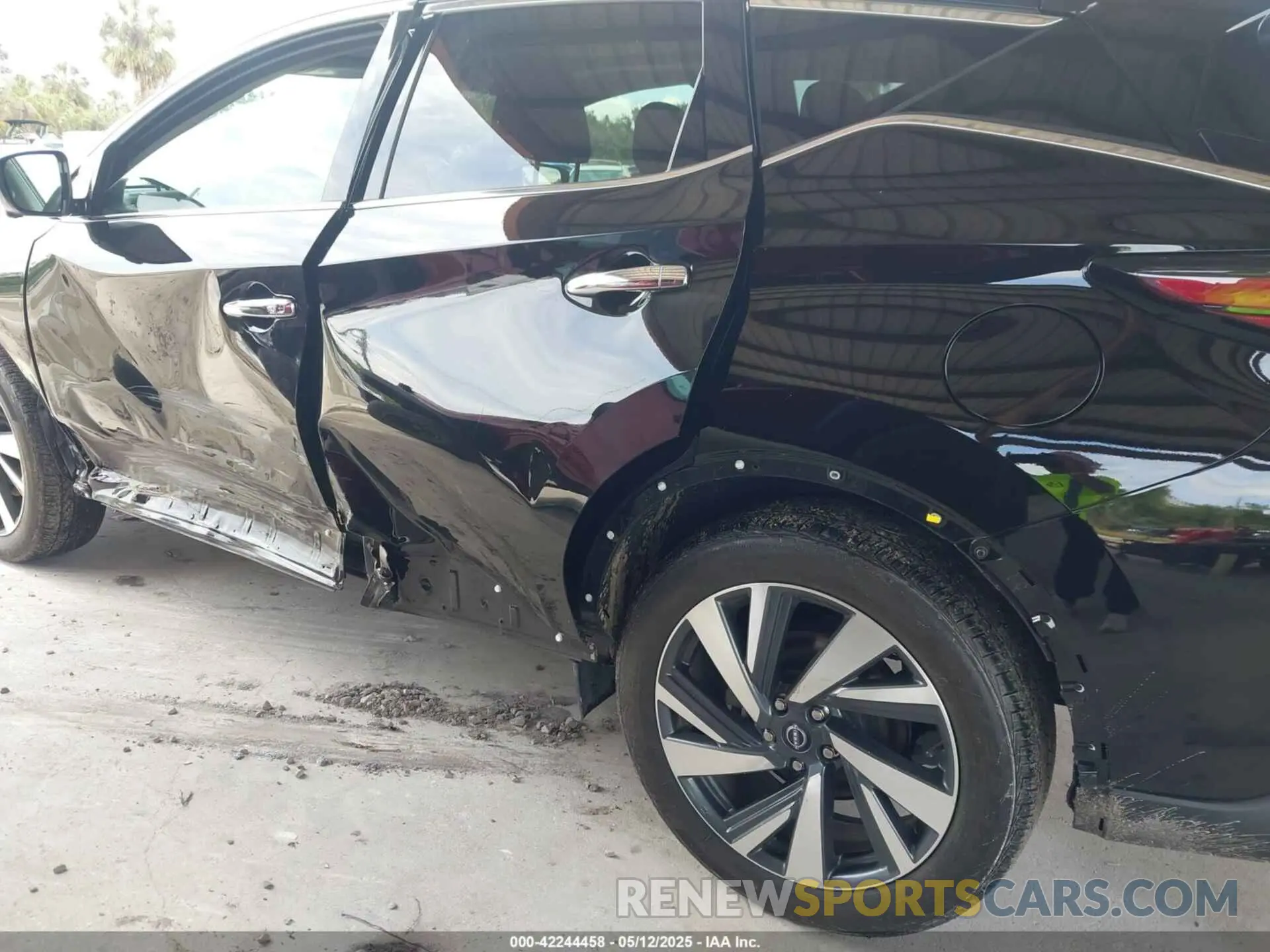 17 Photograph of a damaged car 5N1AZ2CJ2PC142607 NISSAN MURANO 2023
