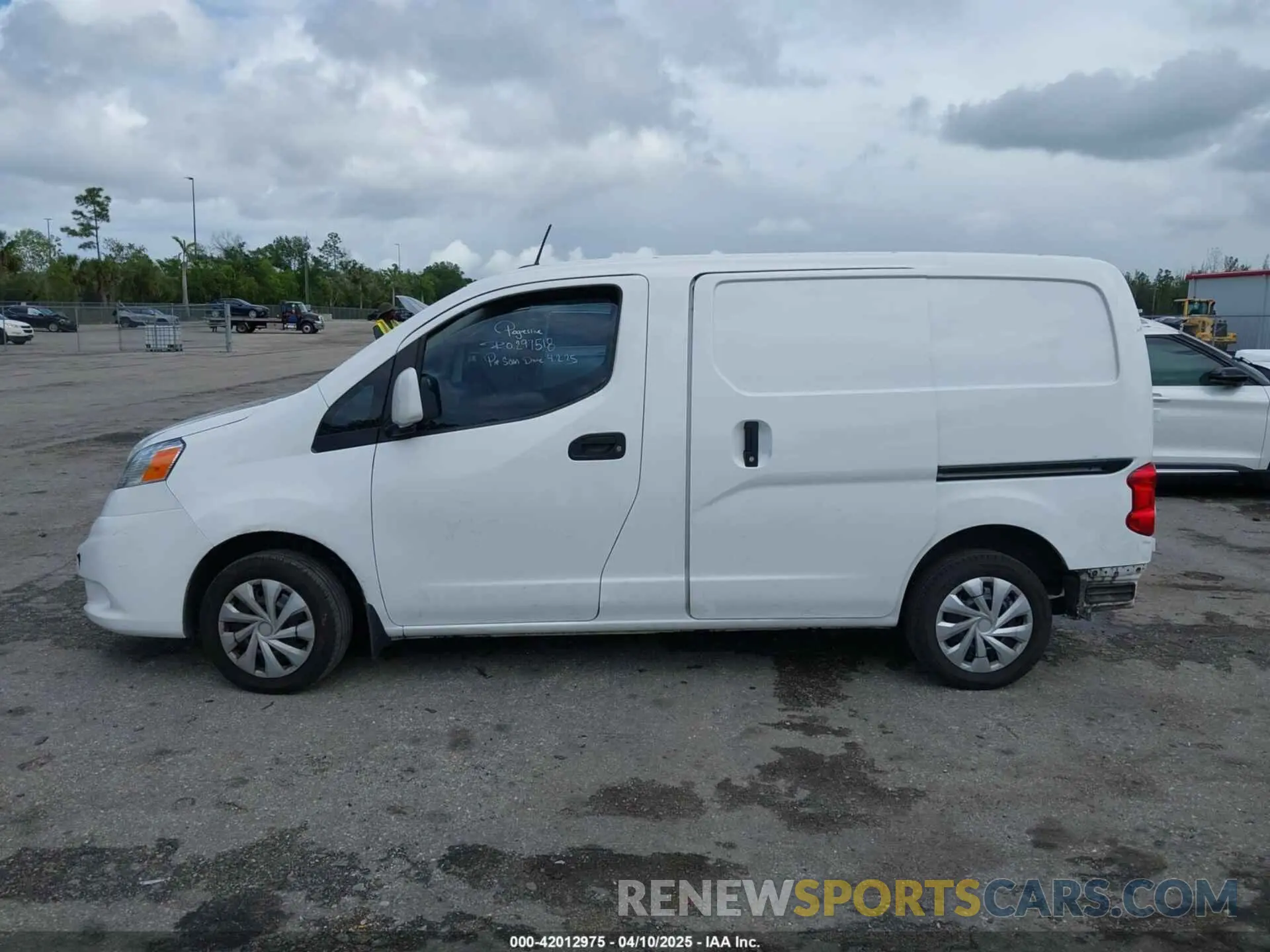 13 Фотография поврежденного автомобиля 3N6CM0KN9LK709594 NISSAN NV 200 2020