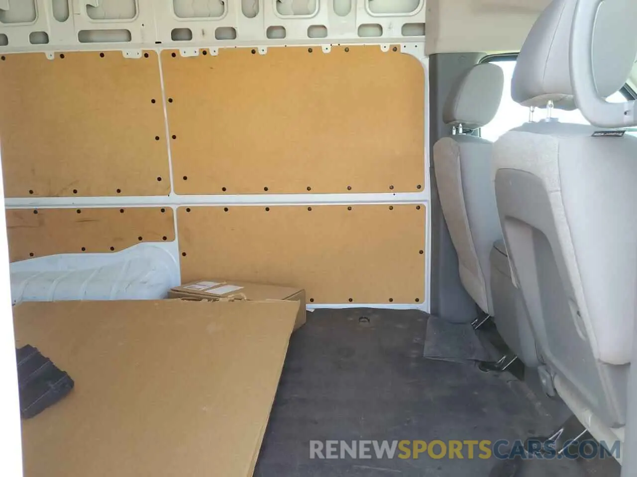 11 Фотография поврежденного автомобиля 1N6BF0LY2LN811733 NISSAN NV 2020