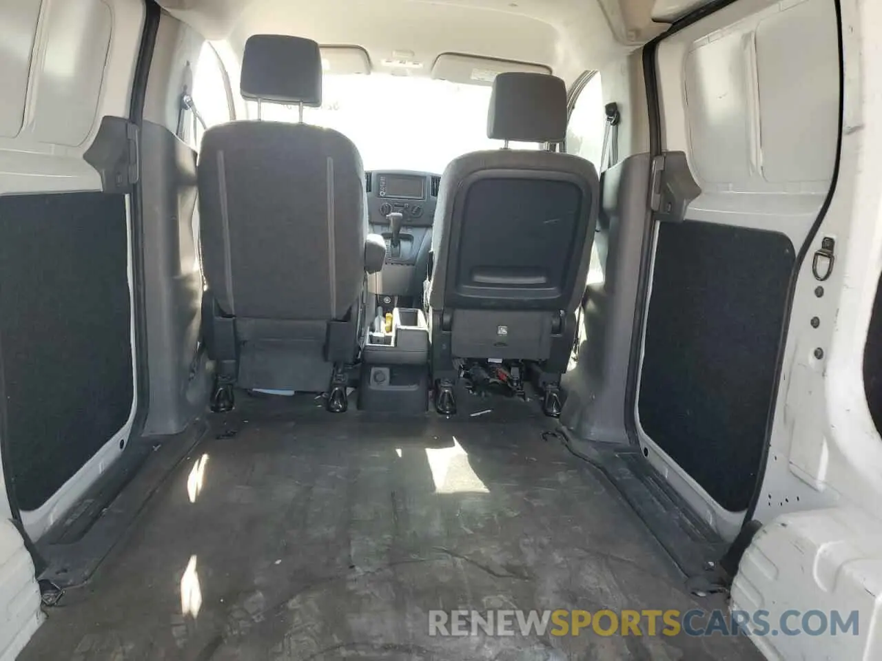 10 Фотография поврежденного автомобиля 3N6CM0KN8LK692075 NISSAN NV 2020