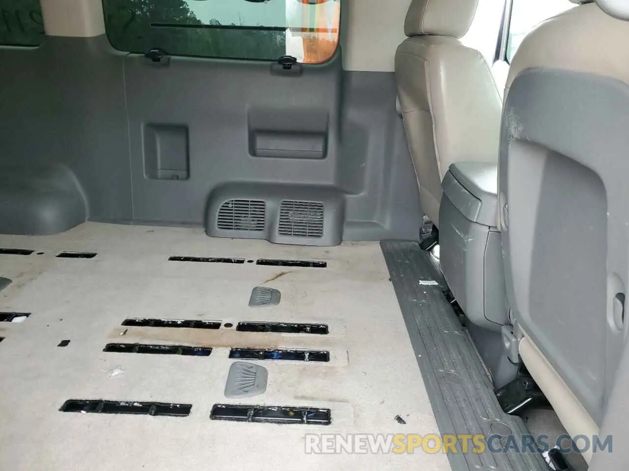 11 Photograph of a damaged car 5BZAF0AA5MN851150 NISSAN NV 2021