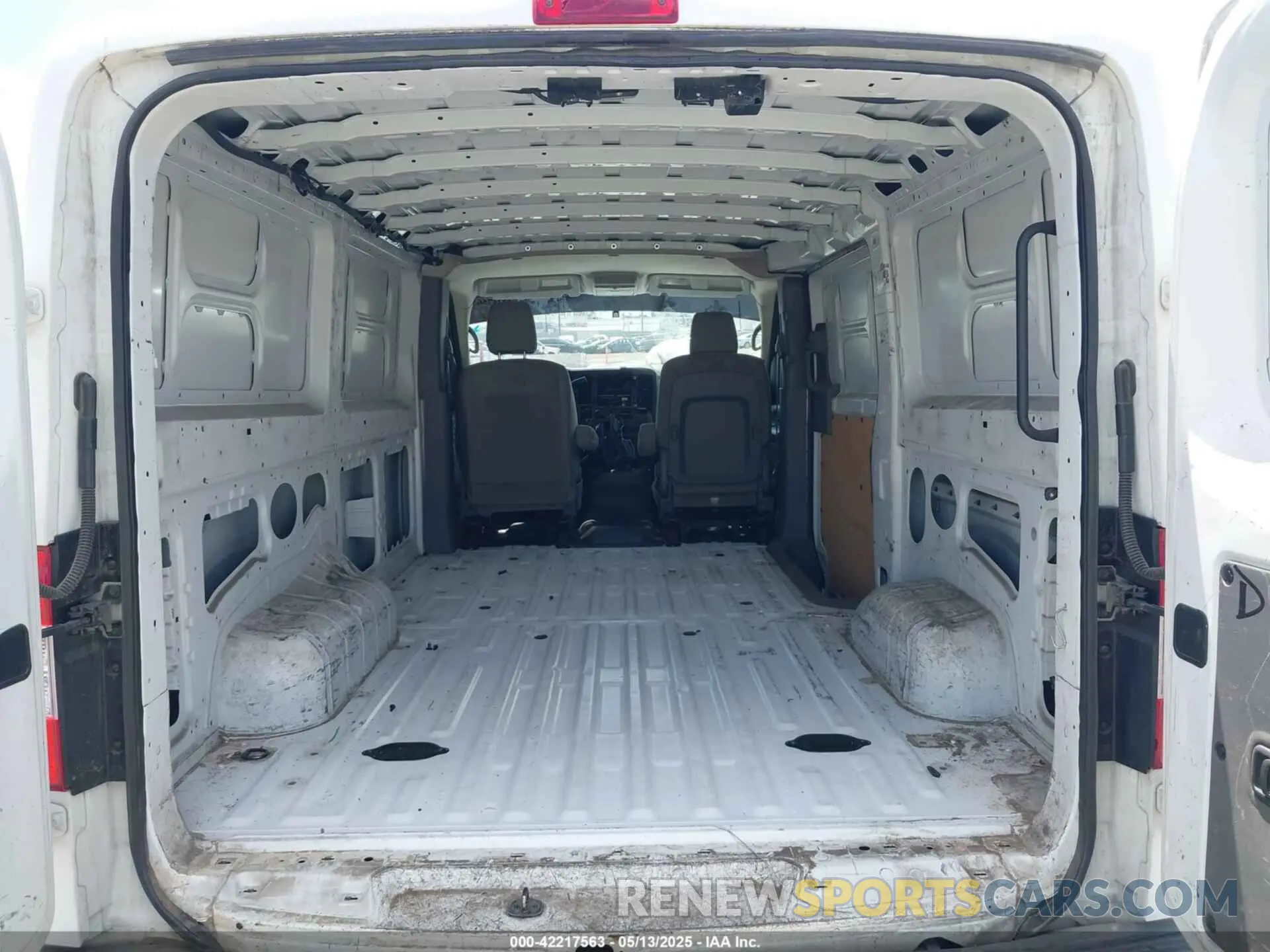 8 Photograph of a damaged car 1N6BF0KMXLN802857 NISSAN NV CARGO NV1500 2020