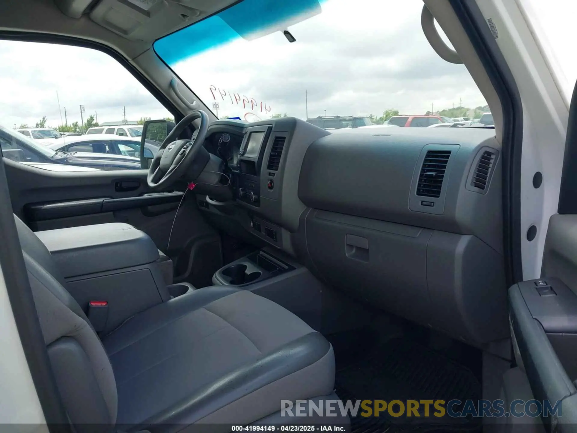 5 Photograph of a damaged car 1N6BF0LY9MN808457 NISSAN NV CARGO NV2500 HD 2021