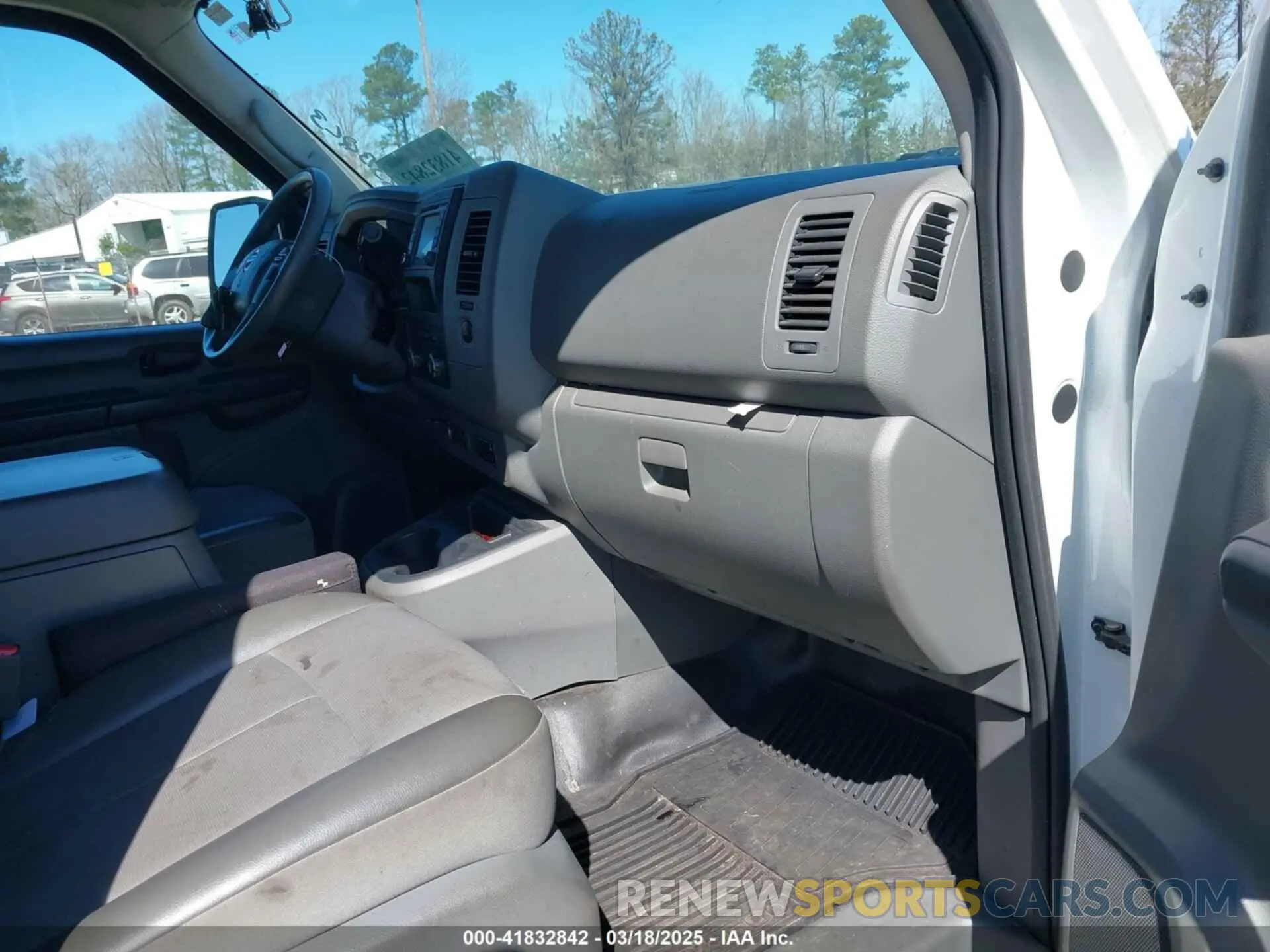 5 Photograph of a damaged car 1N6AF0LY4LN803404 NISSAN NV CARGO NV3500 HD 2020