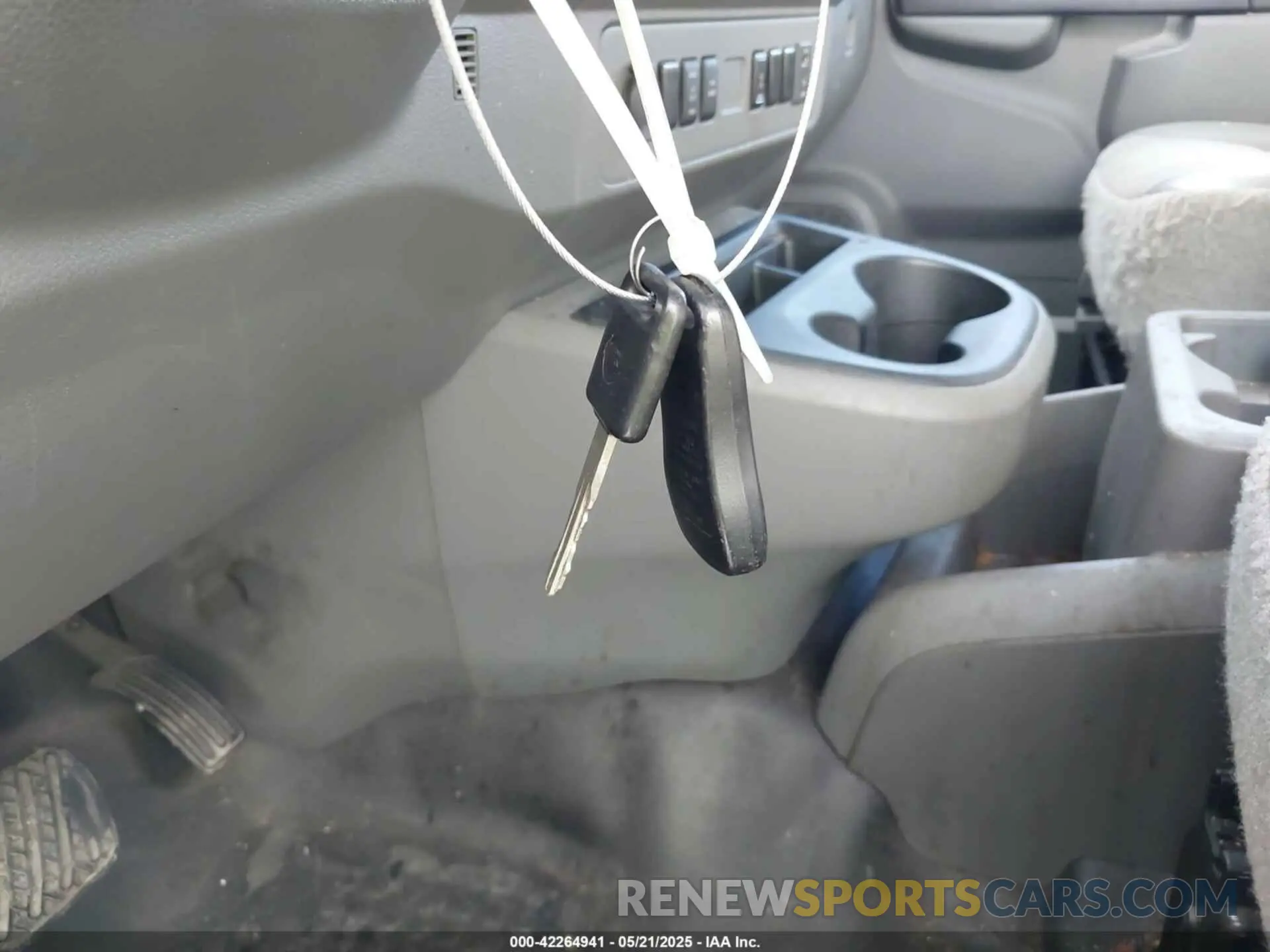11 Photograph of a damaged car 1N6AF0LY8MN805030 NISSAN NV CARGO NV3500 HD 2021
