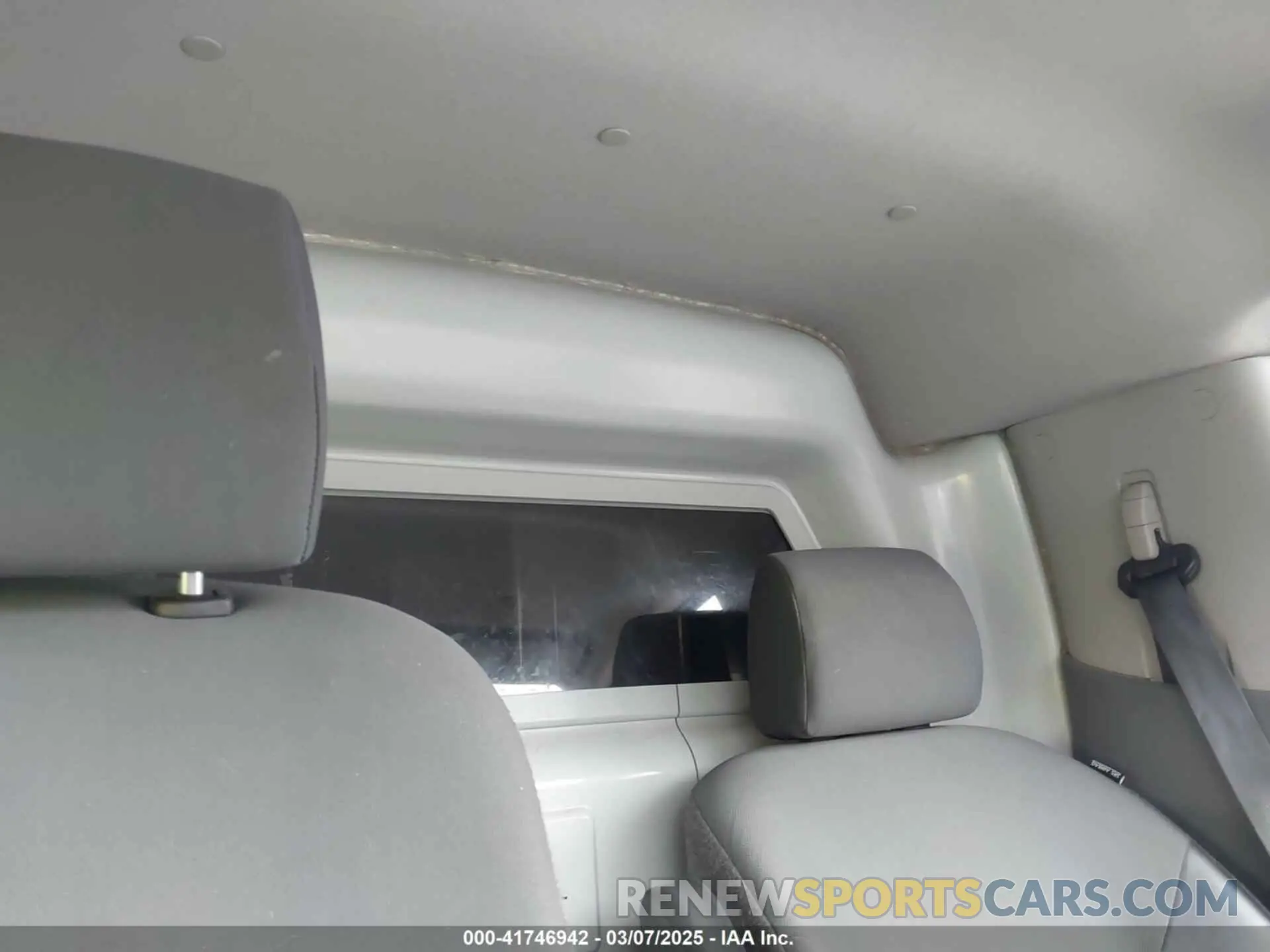 8 Photograph of a damaged car 3N6CM0KN2KK700069 NISSAN NV200 2019