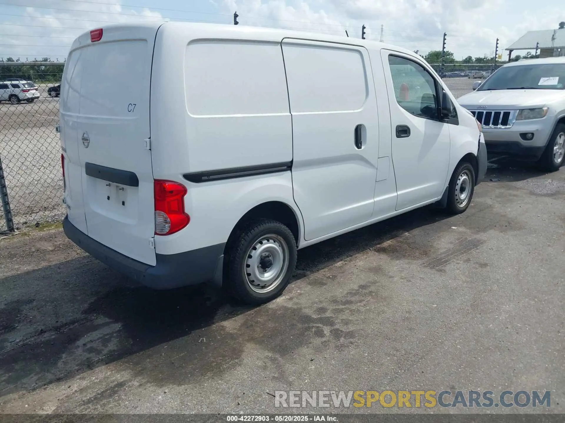 4 Photograph of a damaged car 3N6CM0KN5KK695904 NISSAN NV200 2019