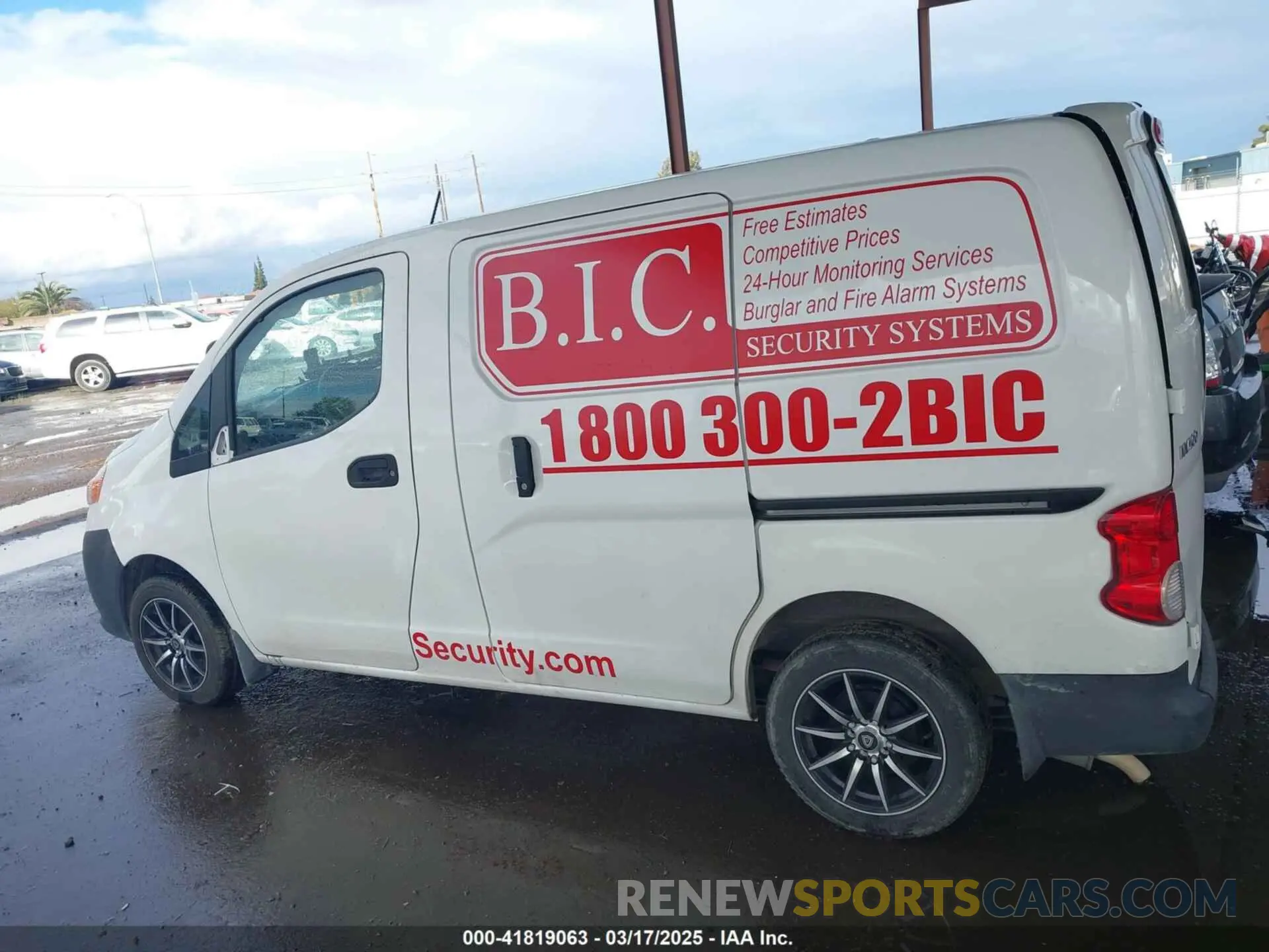 14 Photograph of a damaged car 3N6CM0KN5KK702303 NISSAN NV200 2019