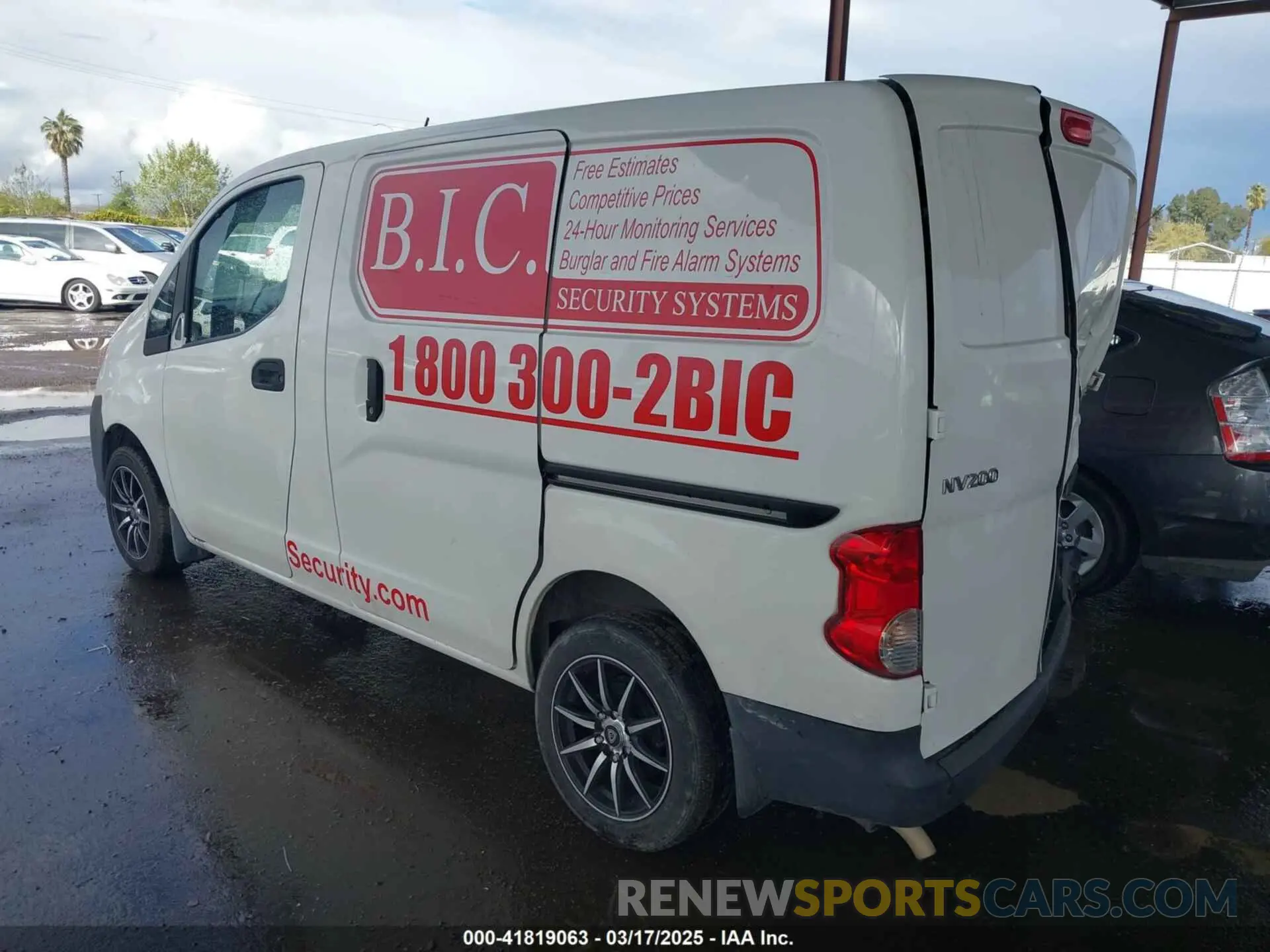 3 Photograph of a damaged car 3N6CM0KN5KK702303 NISSAN NV200 2019