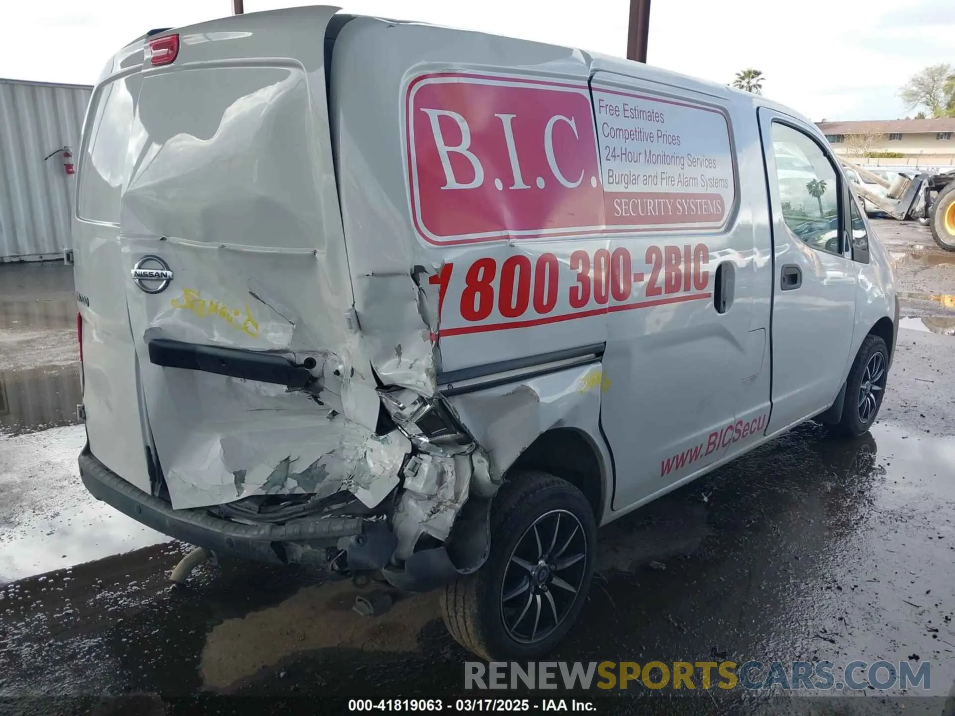 4 Photograph of a damaged car 3N6CM0KN5KK702303 NISSAN NV200 2019