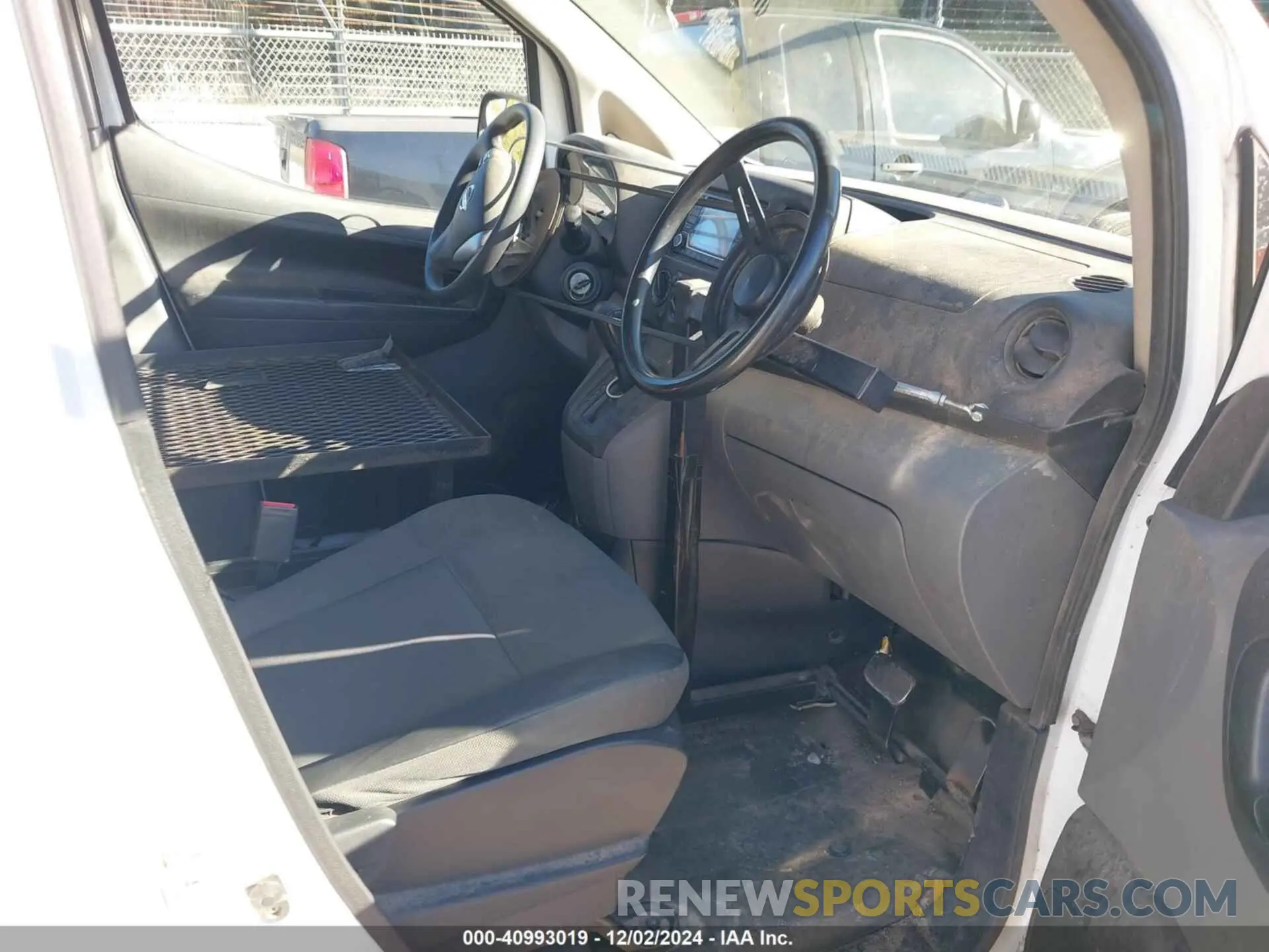 5 Photograph of a damaged car 3N6CM0KN9KK697168 NISSAN NV200 2019