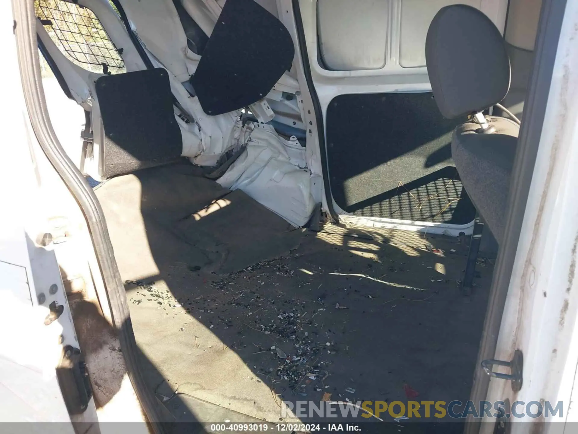 8 Photograph of a damaged car 3N6CM0KN9KK697168 NISSAN NV200 2019