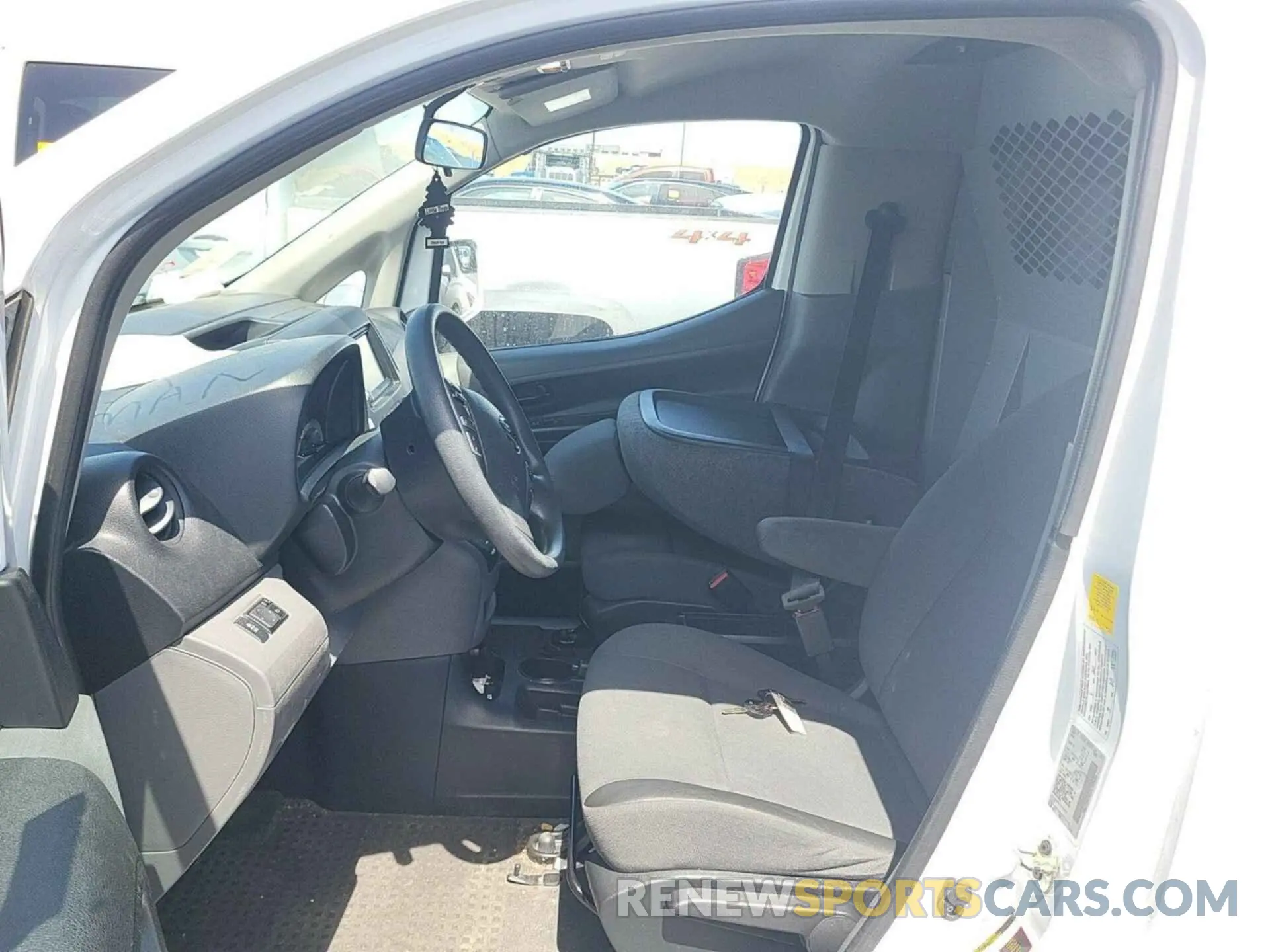 26 Фотография поврежденного автомобиля 3N6CM0KN1LK702655 NISSAN NV200 2020