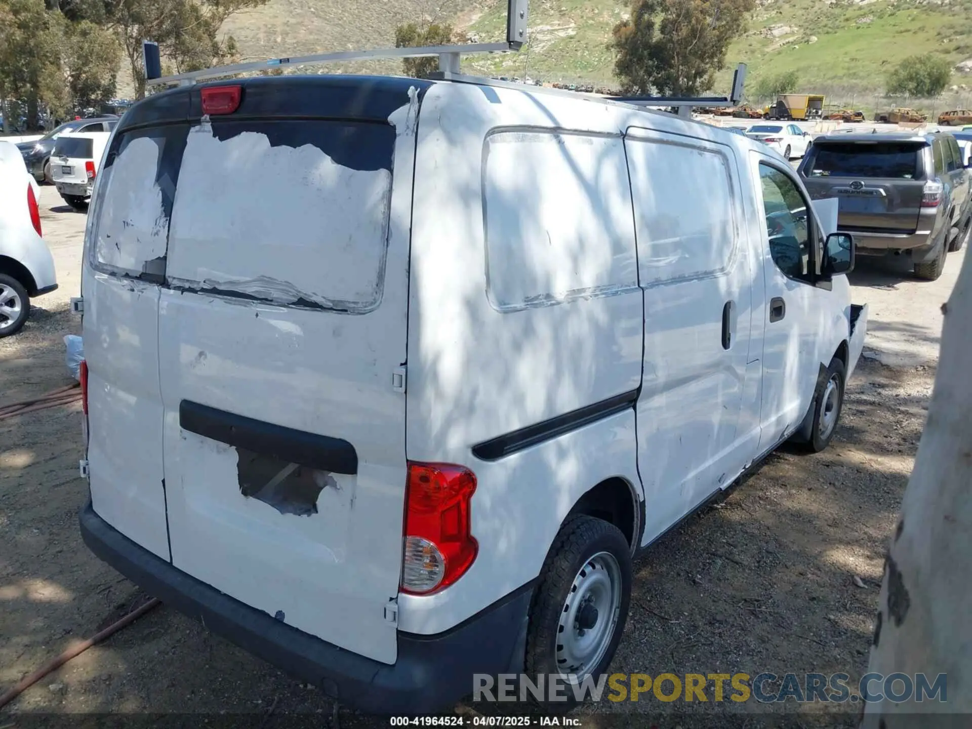 4 Photograph of a damaged car 3N6CM0KN0LK705837 NISSAN NV200  CARGO 2020