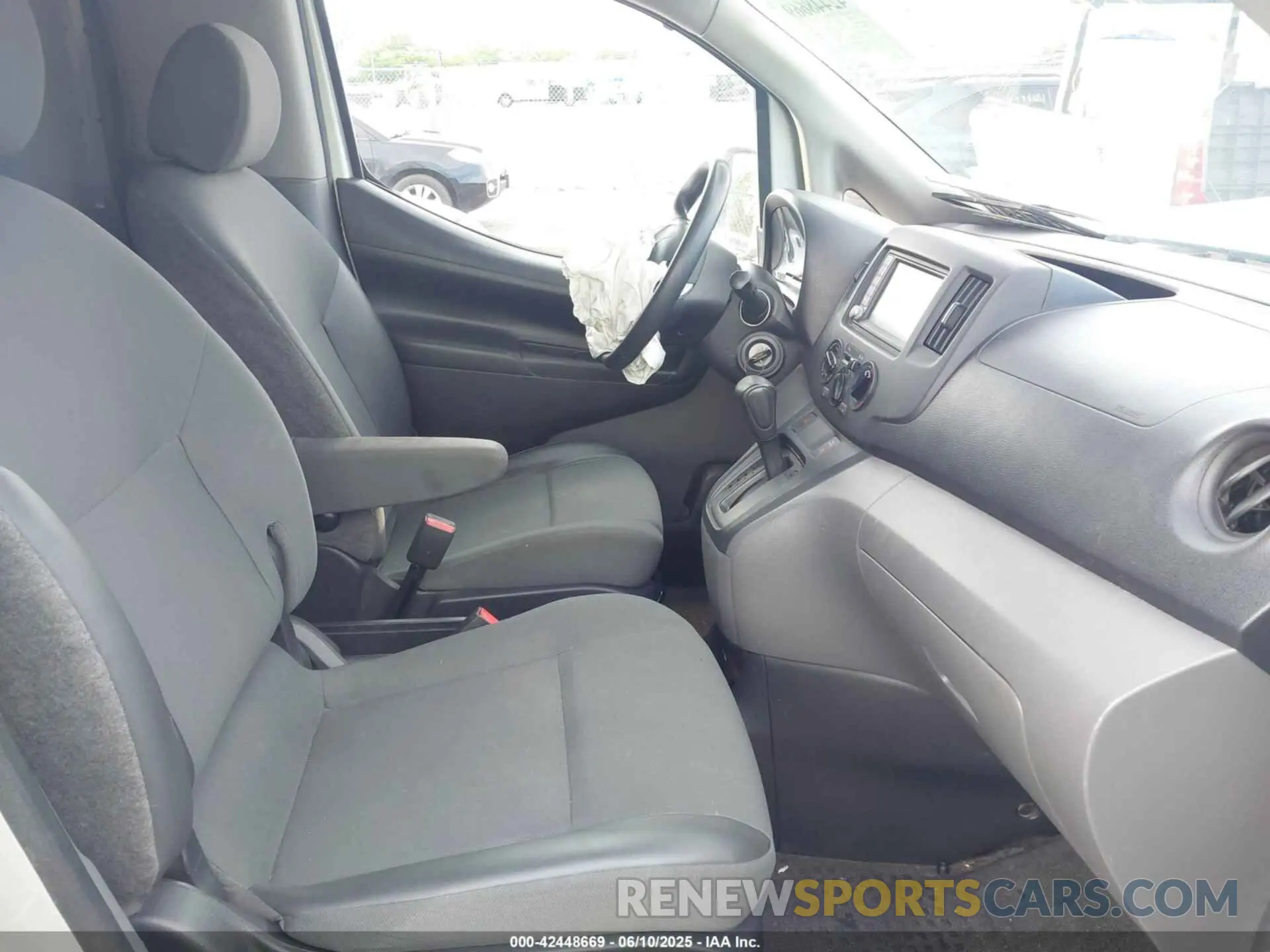 5 Photograph of a damaged car 3N6CM0KN2LK691570 NISSAN NV200  CARGO 2020
