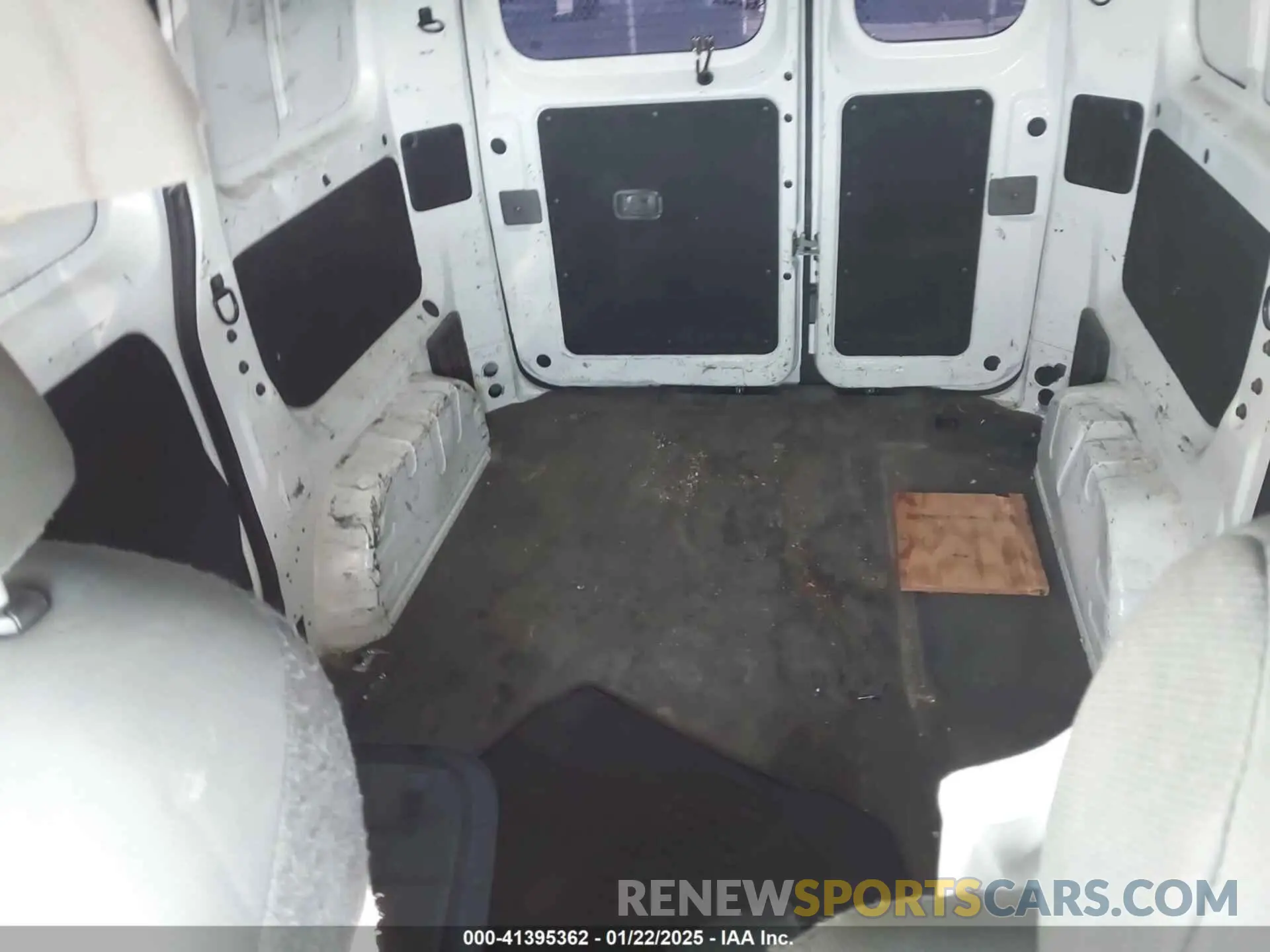 8 Photograph of a damaged car 3N6CM0KN6LK701131 NISSAN NV200  CARGO 2020