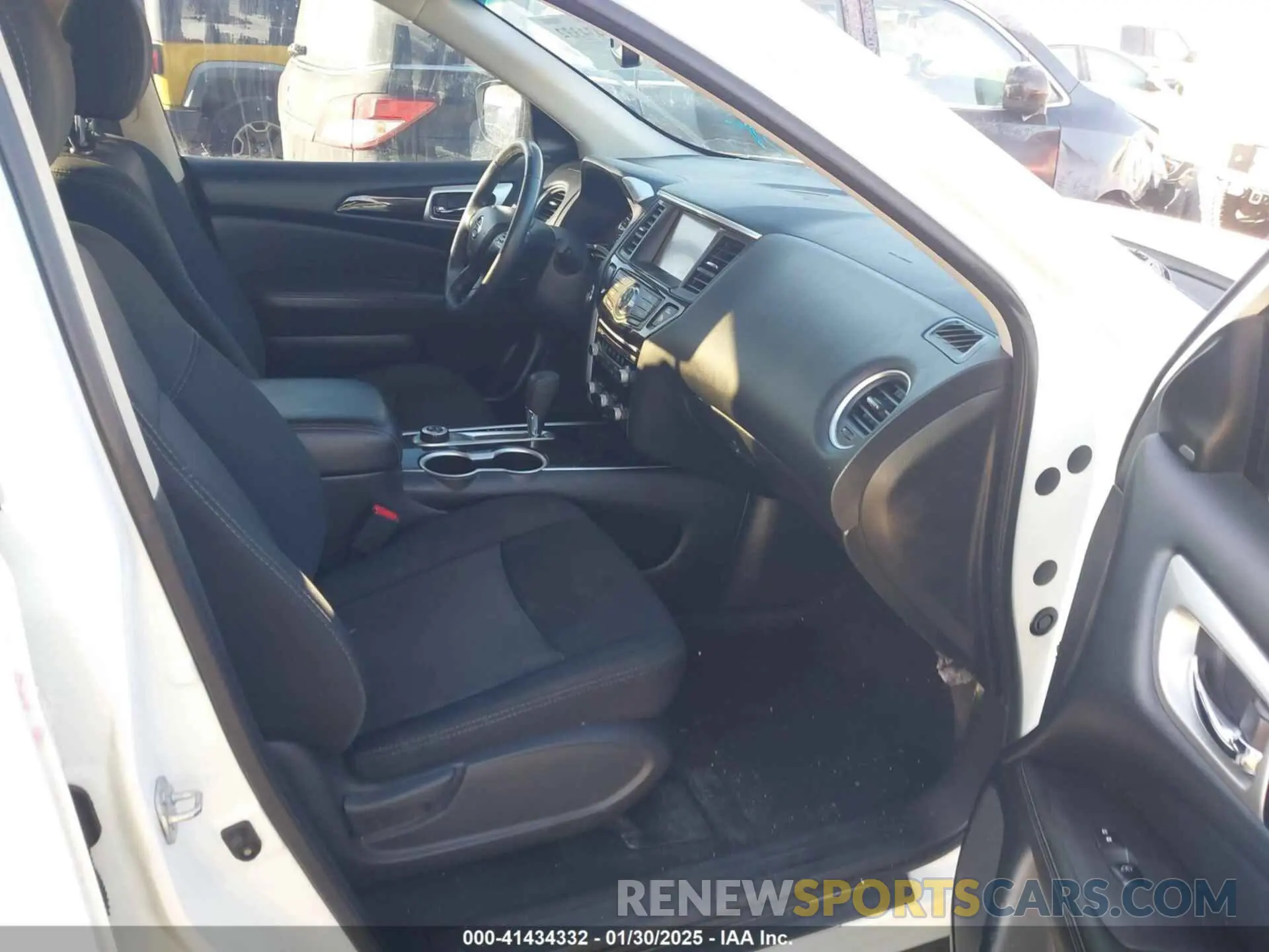 5 Photograph of a damaged car 5N1DR2MM1KC590948 NISSAN PATHFINDER 2019