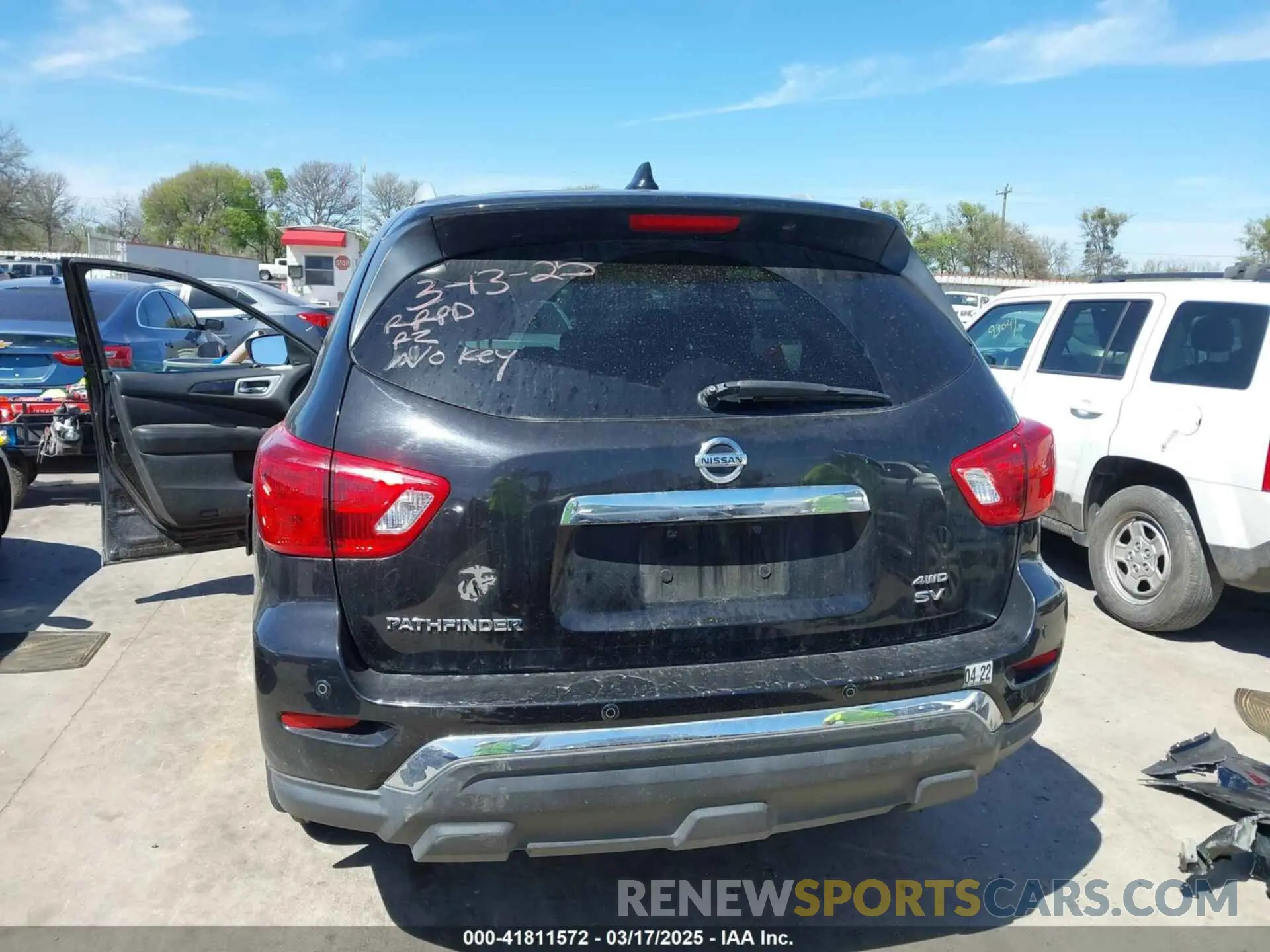17 Photograph of a damaged car 5N1DR2MM2KC610110 NISSAN PATHFINDER 2019
