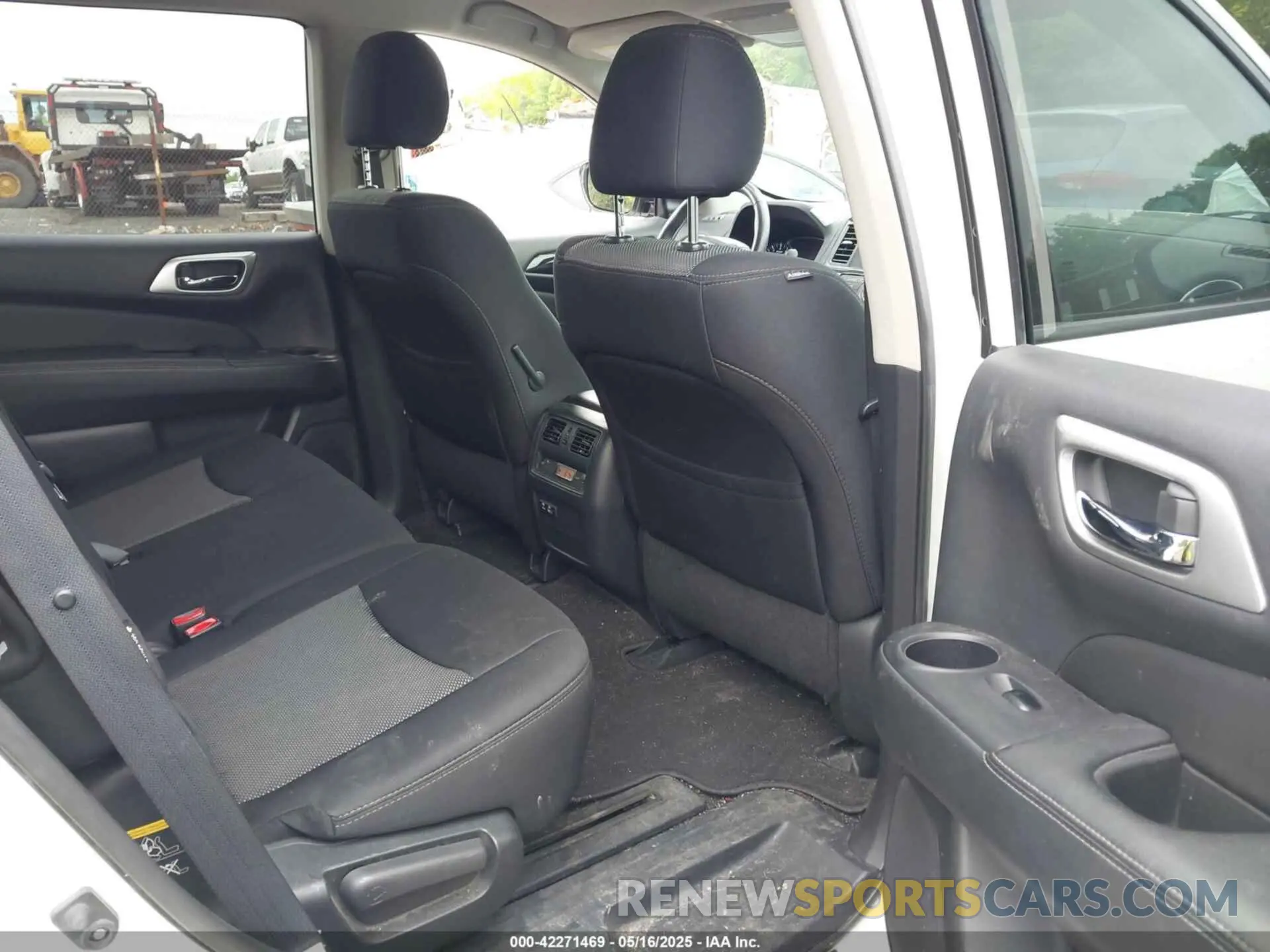 8 Photograph of a damaged car 5N1DR2MM5KC577300 NISSAN PATHFINDER 2019