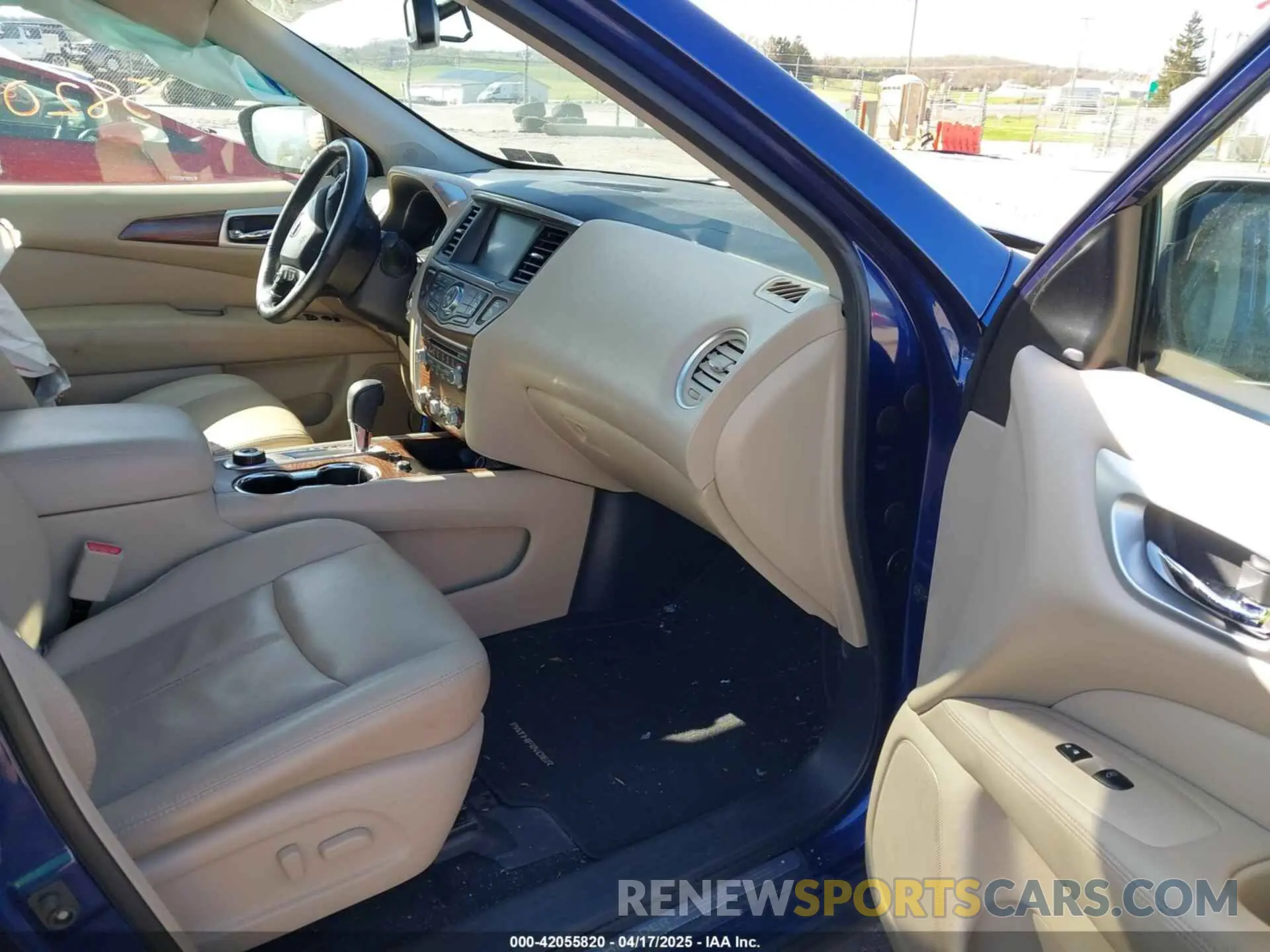 5 Photograph of a damaged car 5N1DR2MM8KC647338 NISSAN PATHFINDER 2019