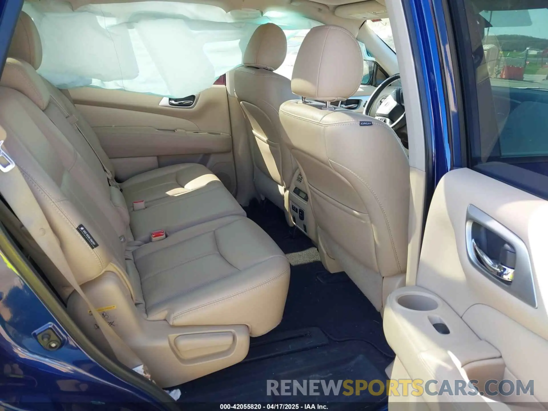 8 Photograph of a damaged car 5N1DR2MM8KC647338 NISSAN PATHFINDER 2019