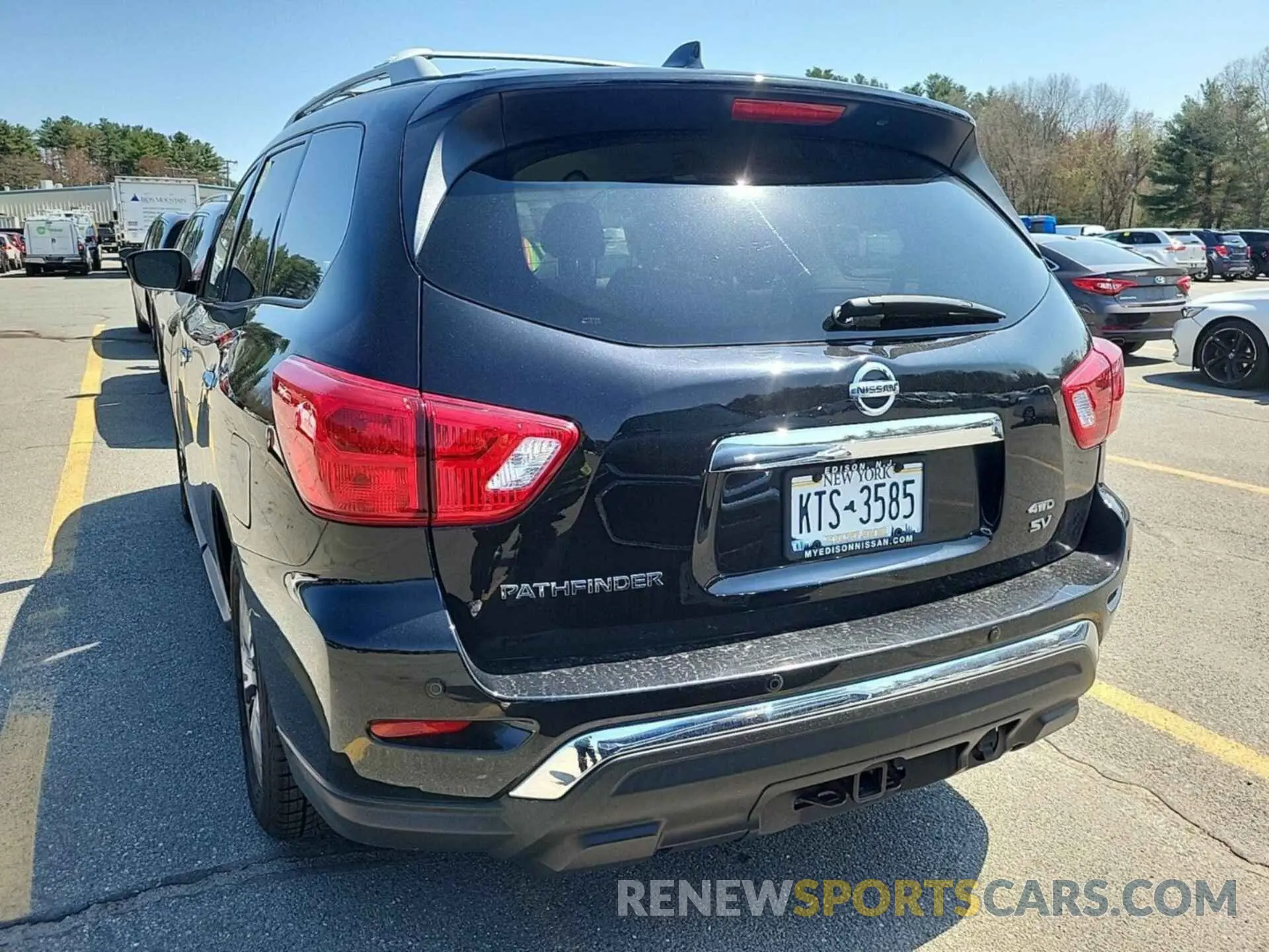 17 Photograph of a damaged car 5N1DR2MM9KC604384 NISSAN PATHFINDER 2019