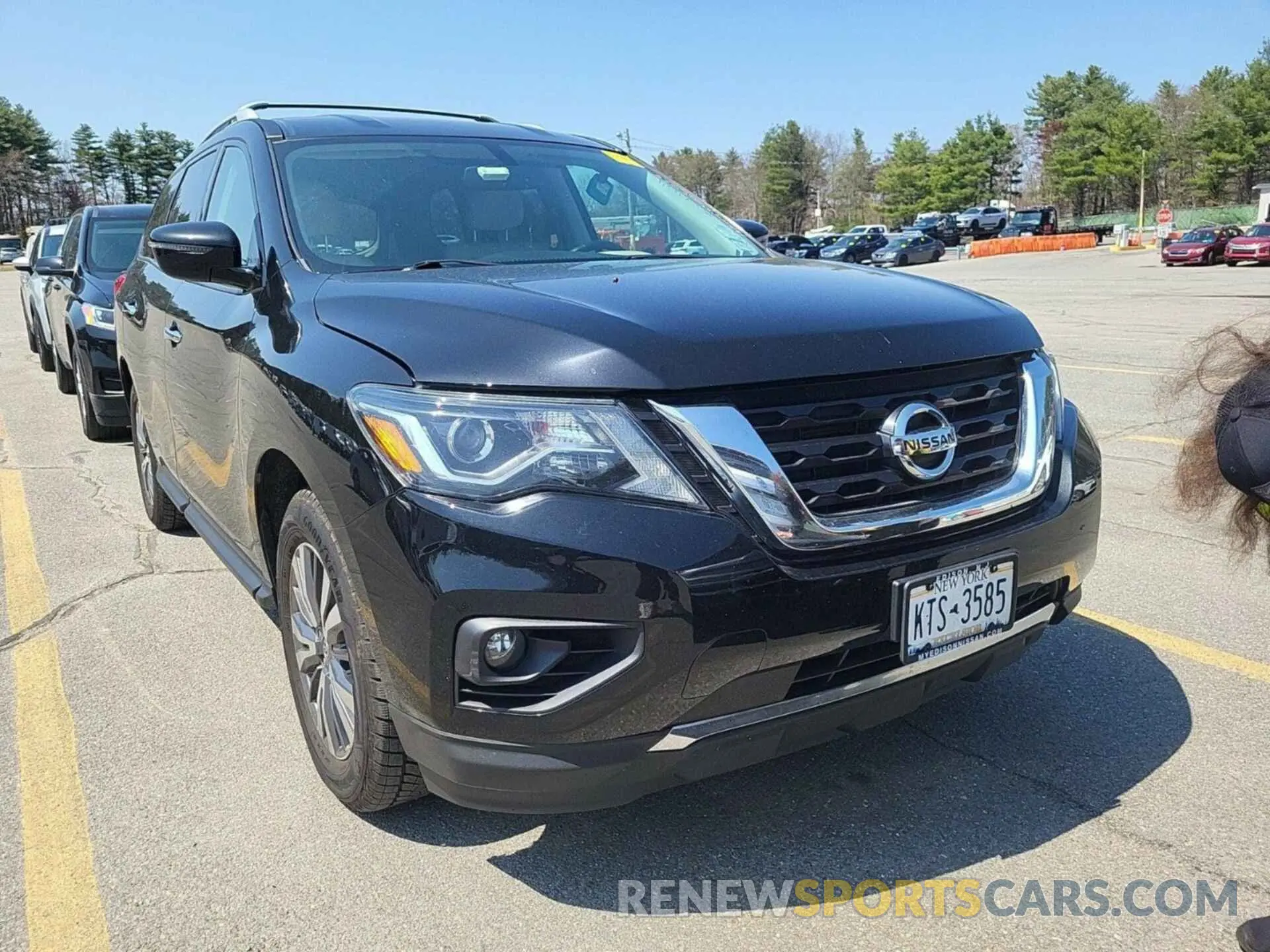 18 Photograph of a damaged car 5N1DR2MM9KC604384 NISSAN PATHFINDER 2019