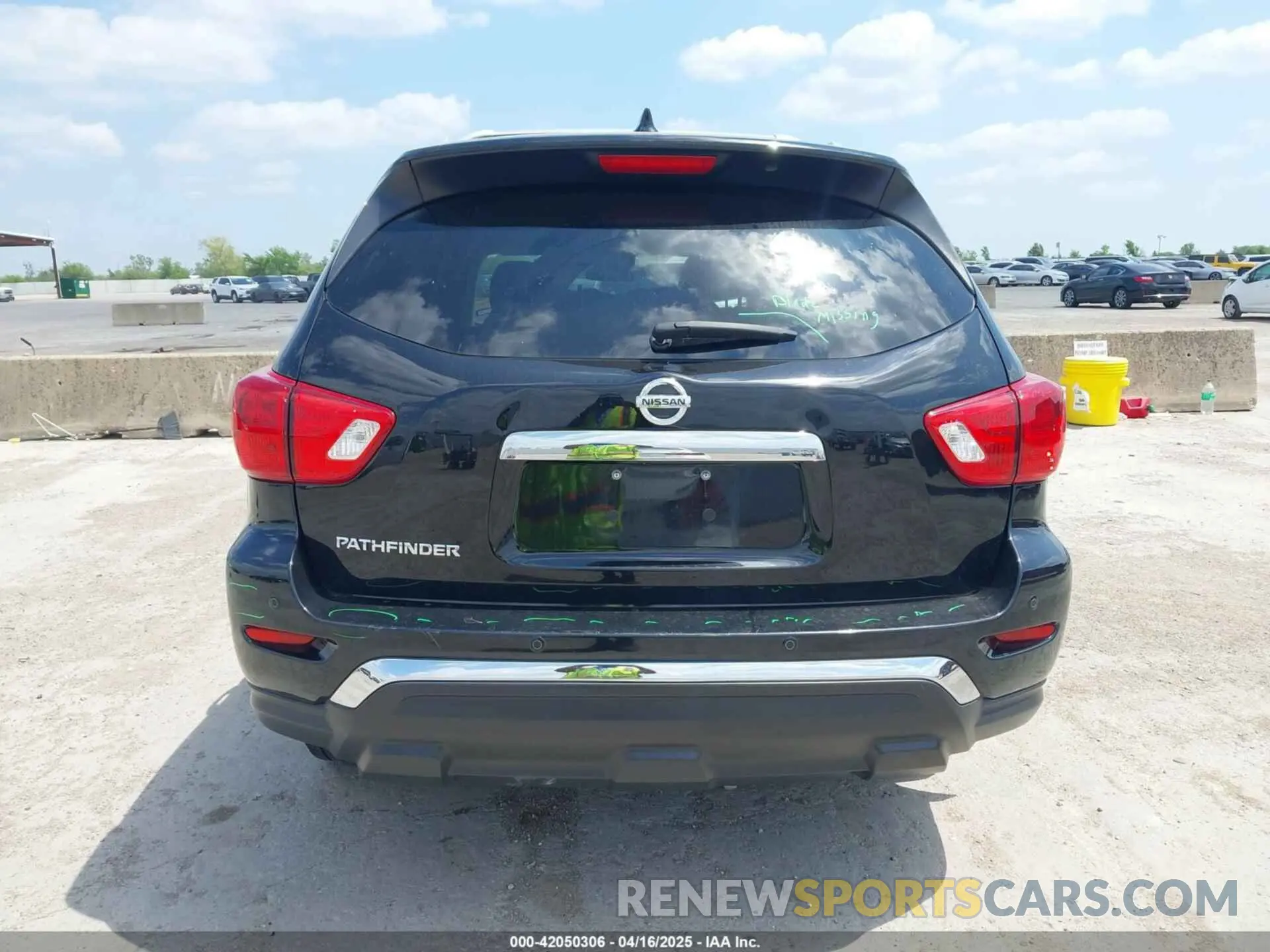 17 Photograph of a damaged car 5N1DR2MN1KC585905 NISSAN PATHFINDER 2019