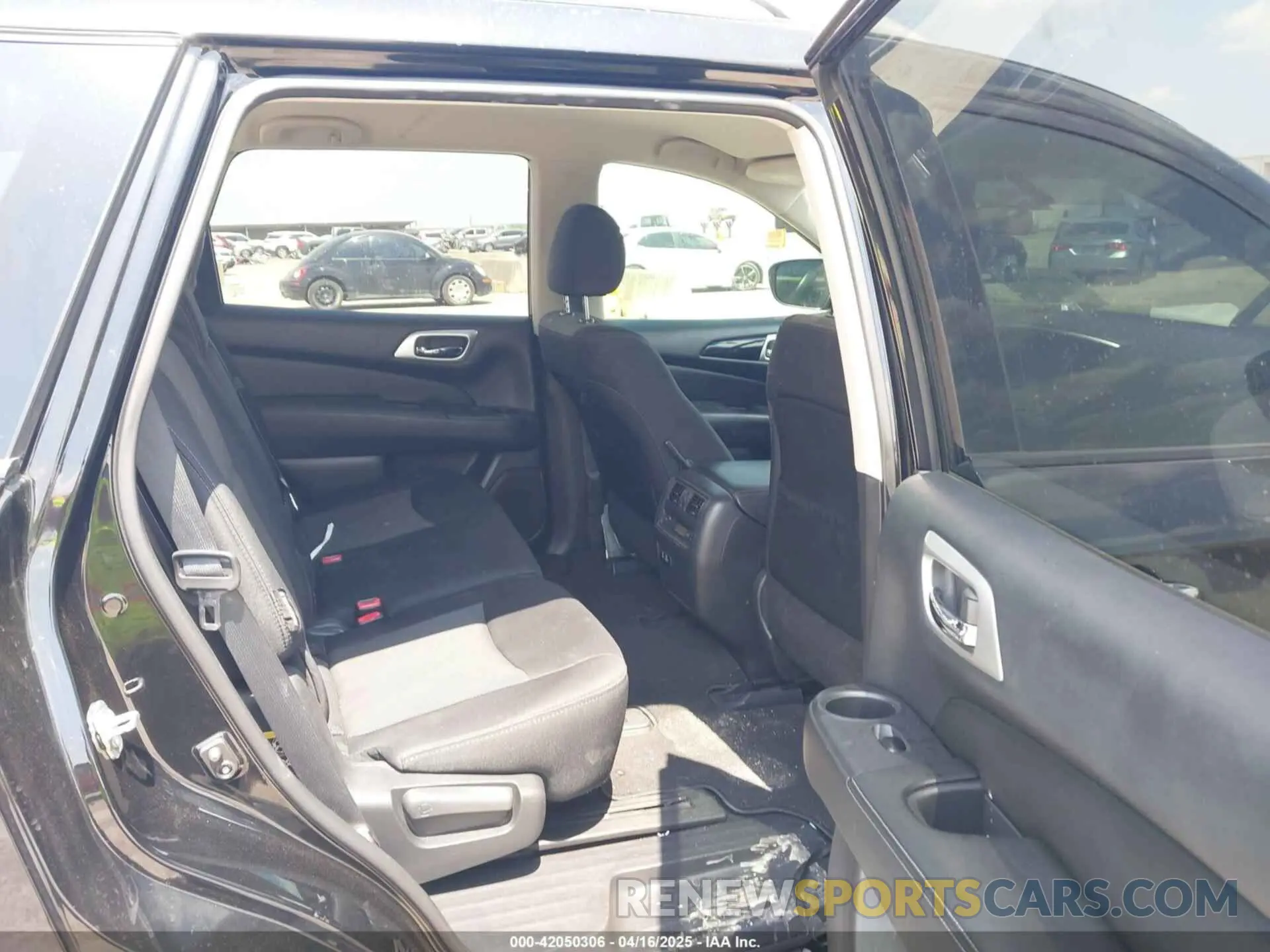 8 Photograph of a damaged car 5N1DR2MN1KC585905 NISSAN PATHFINDER 2019