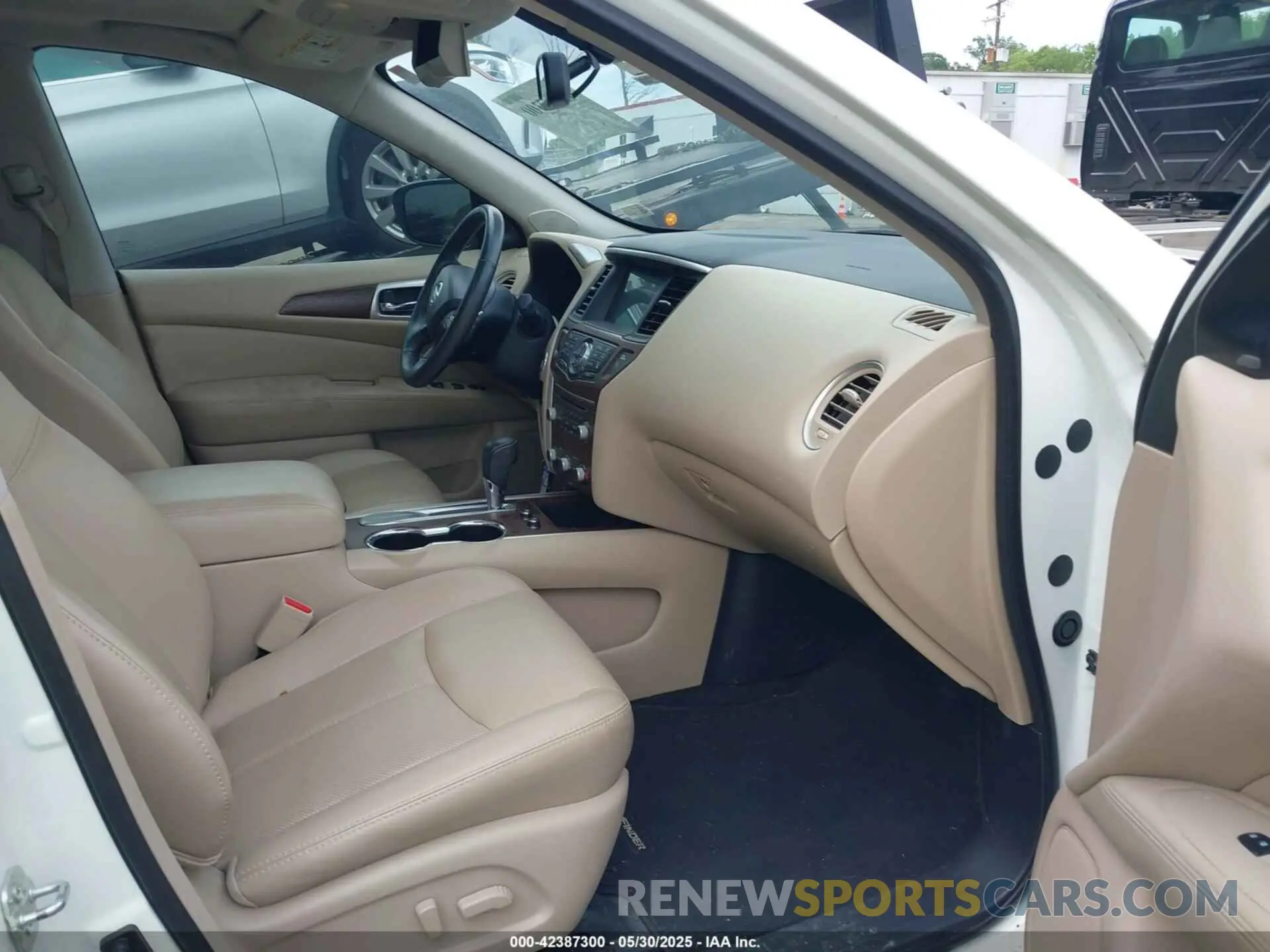 5 Photograph of a damaged car 5N1DR2MN1KC593616 NISSAN PATHFINDER 2019