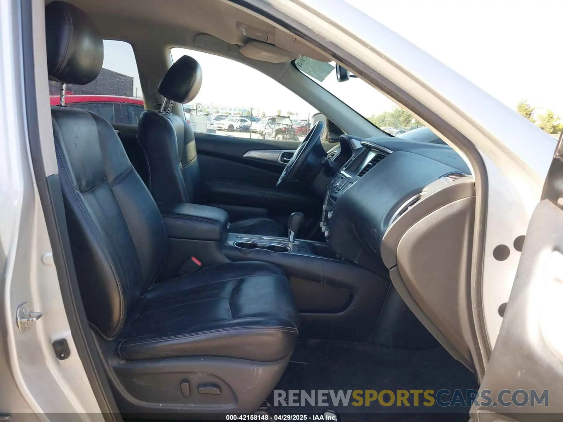 5 Photograph of a damaged car 5N1DR2MN2KC603893 NISSAN PATHFINDER 2019