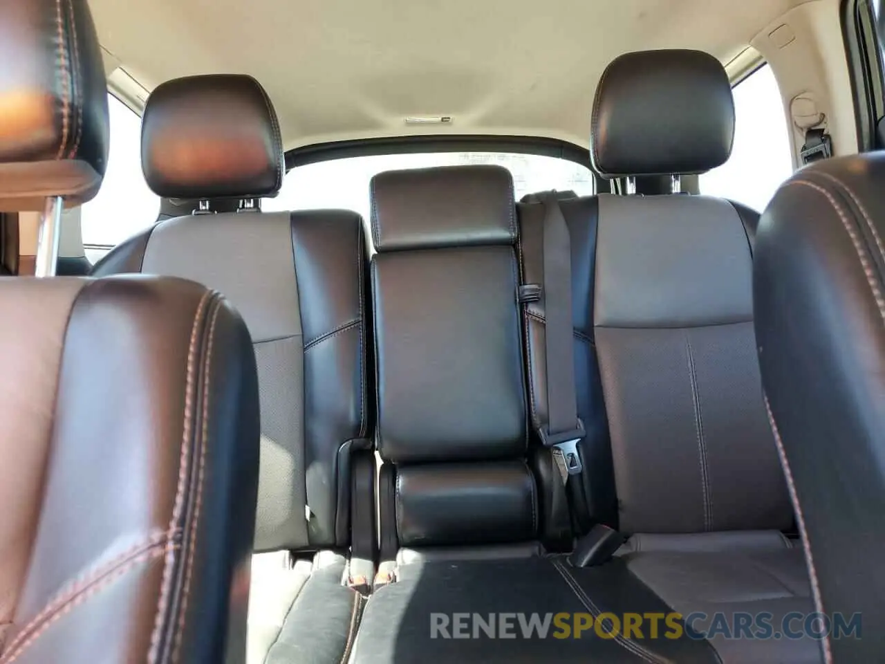 10 Photograph of a damaged car 5N1DR2MN4KC613731 NISSAN PATHFINDER 2019