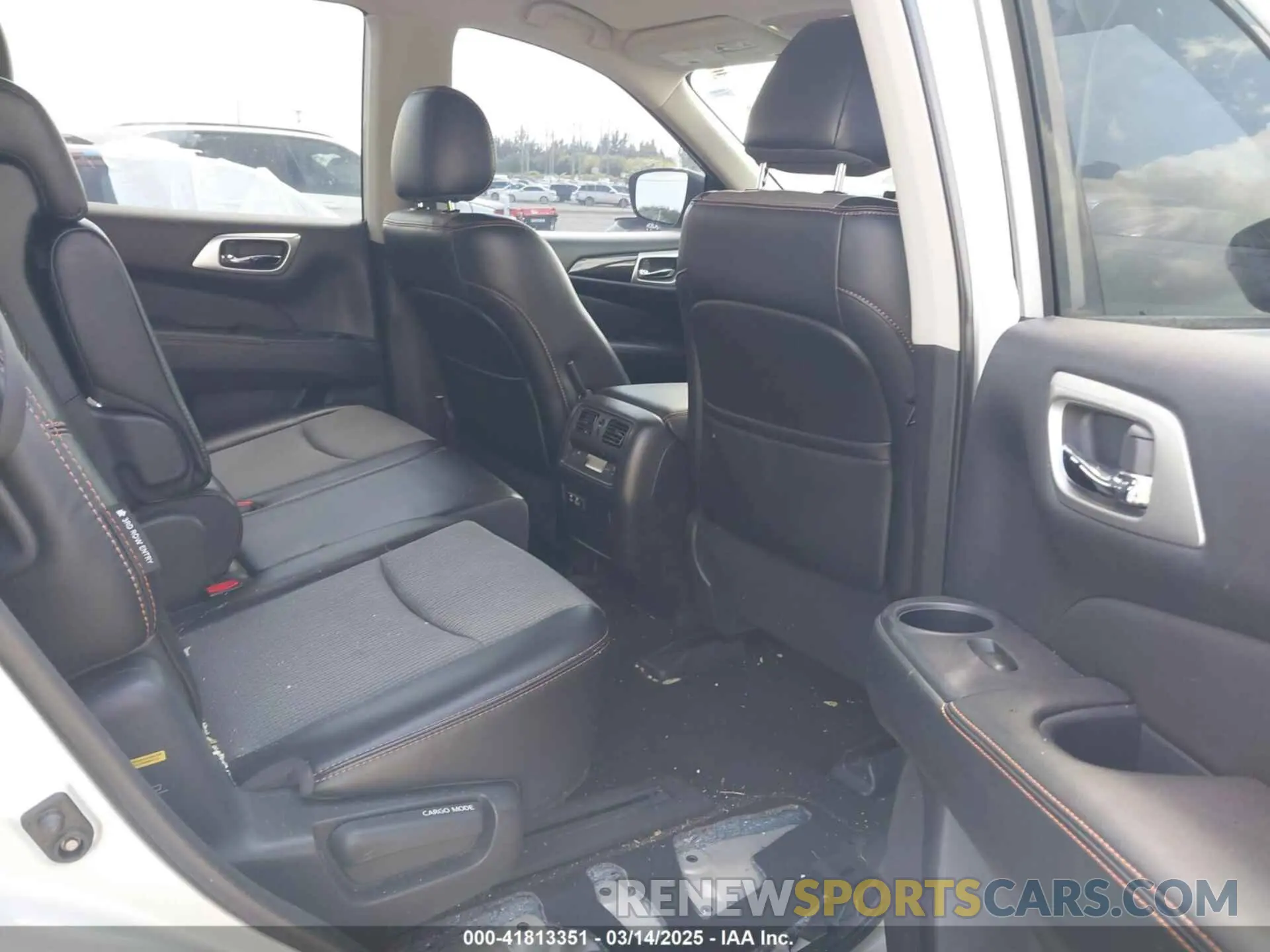 8 Photograph of a damaged car 5N1DR2MN4KC637723 NISSAN PATHFINDER 2019