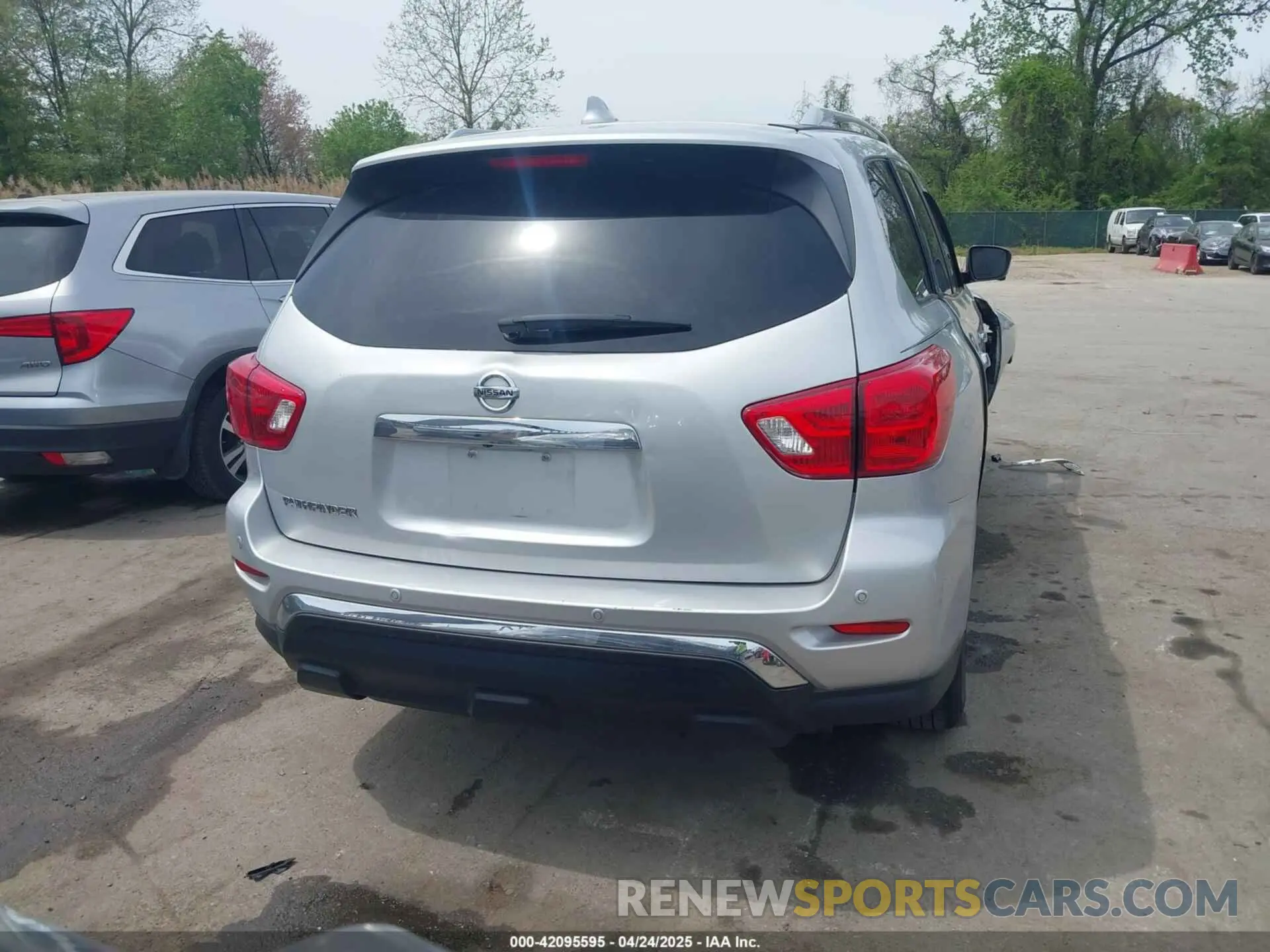 17 Photograph of a damaged car 5N1DR2MN6KC642387 NISSAN PATHFINDER 2019