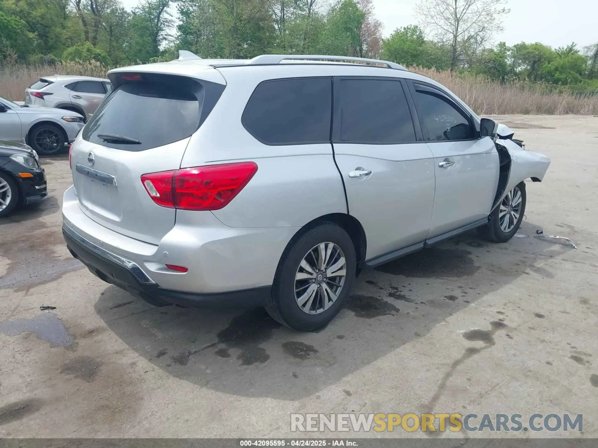 4 Photograph of a damaged car 5N1DR2MN6KC642387 NISSAN PATHFINDER 2019