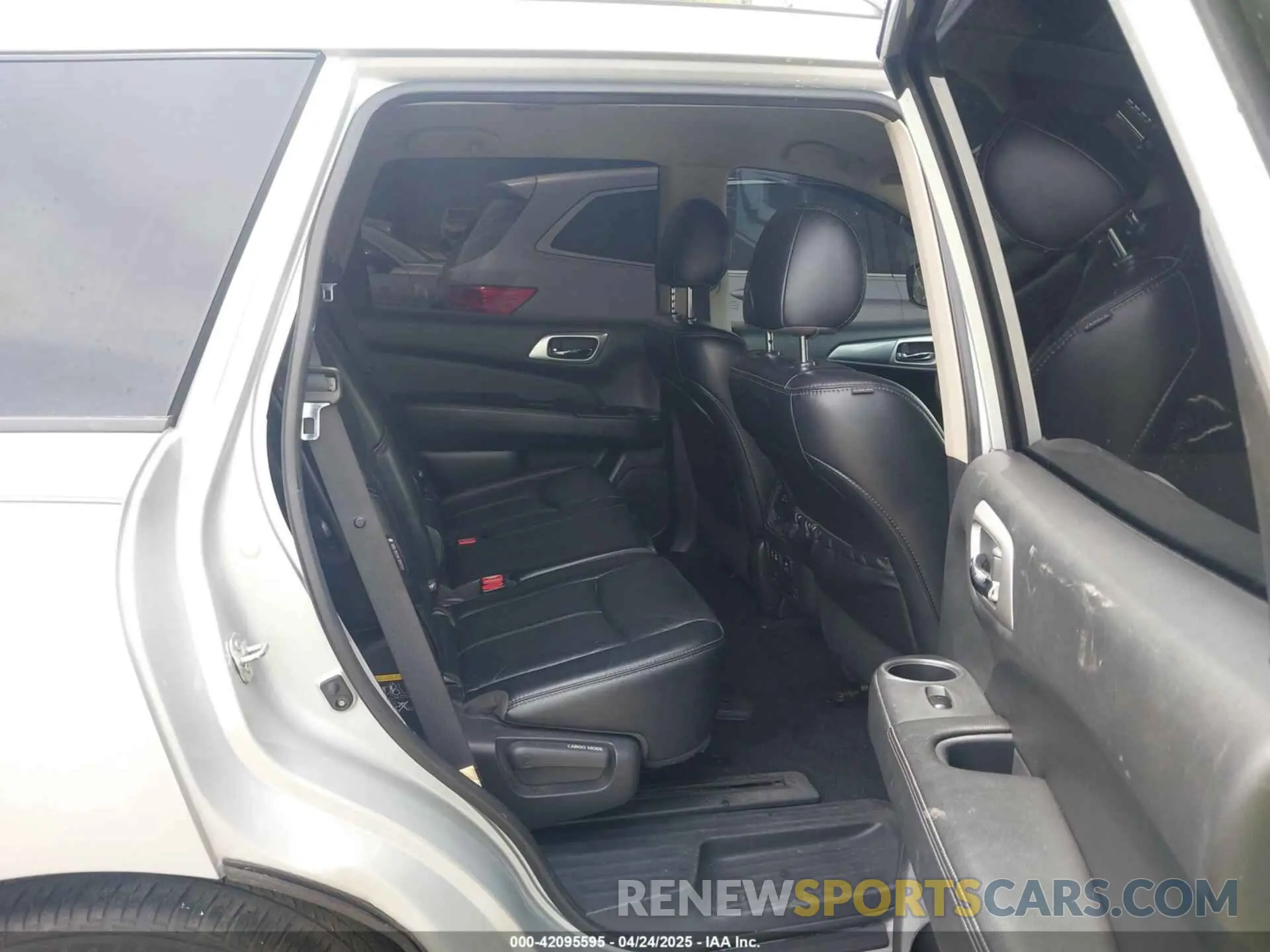 8 Photograph of a damaged car 5N1DR2MN6KC642387 NISSAN PATHFINDER 2019