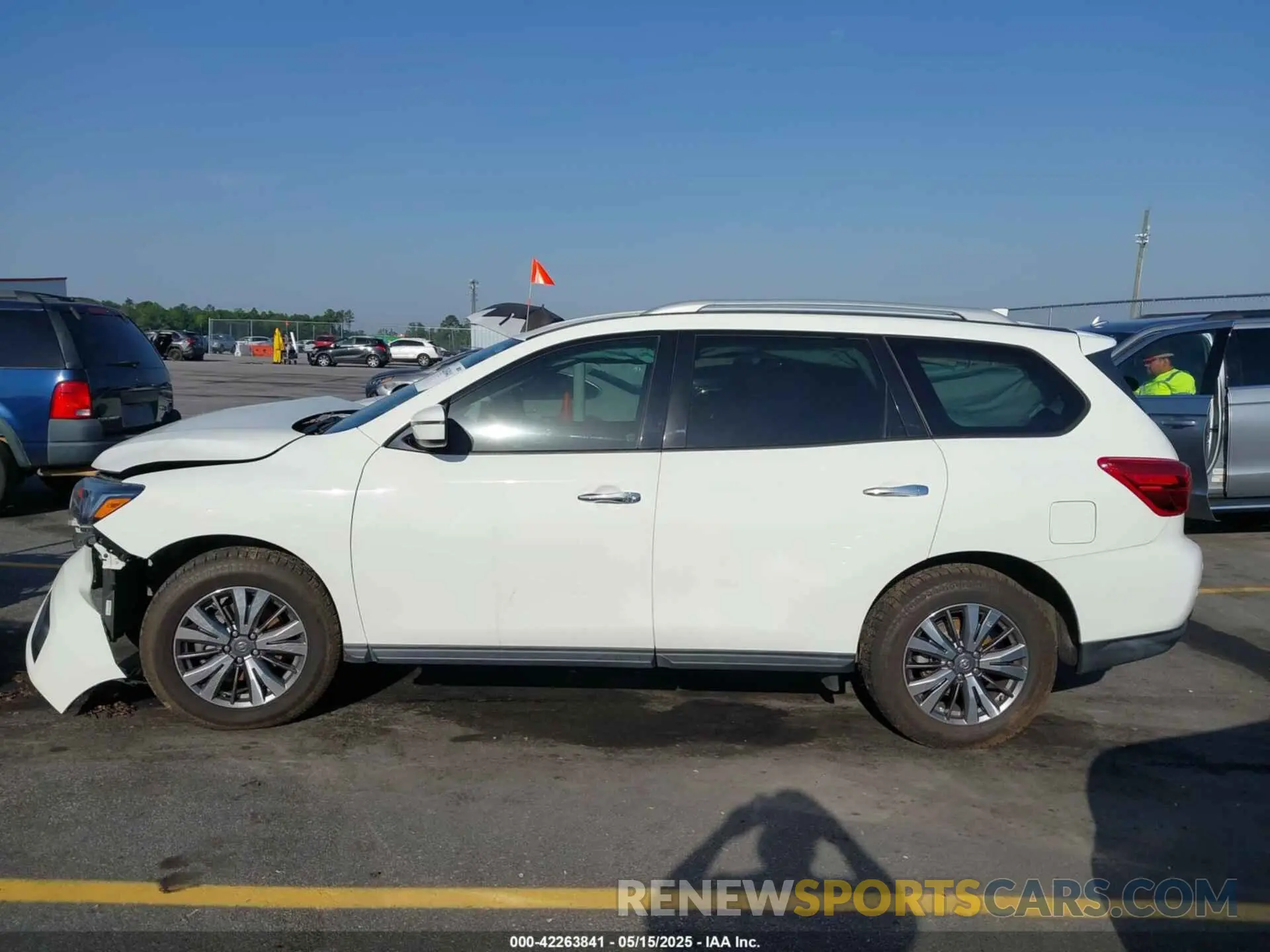 14 Photograph of a damaged car 5N1DR2MN9KC628340 NISSAN PATHFINDER 2019