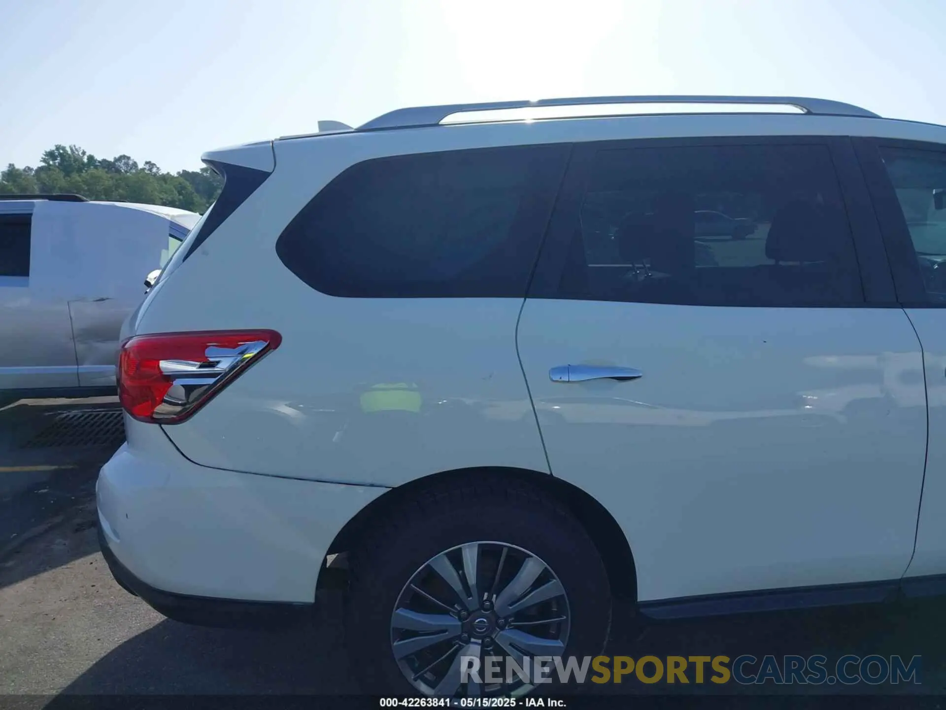 19 Photograph of a damaged car 5N1DR2MN9KC628340 NISSAN PATHFINDER 2019