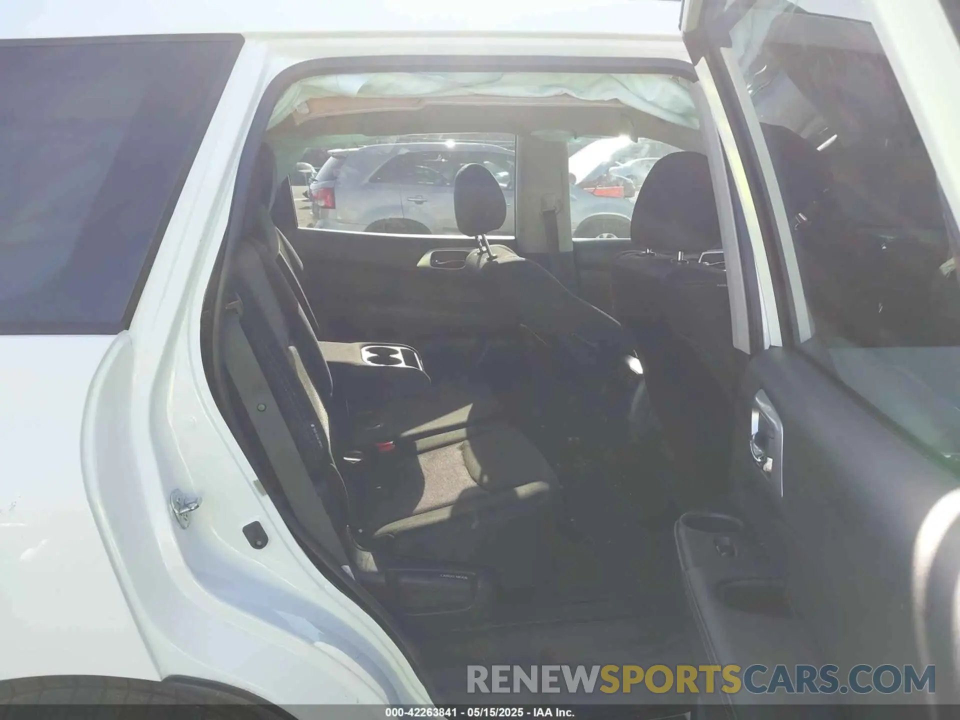 8 Photograph of a damaged car 5N1DR2MN9KC628340 NISSAN PATHFINDER 2019