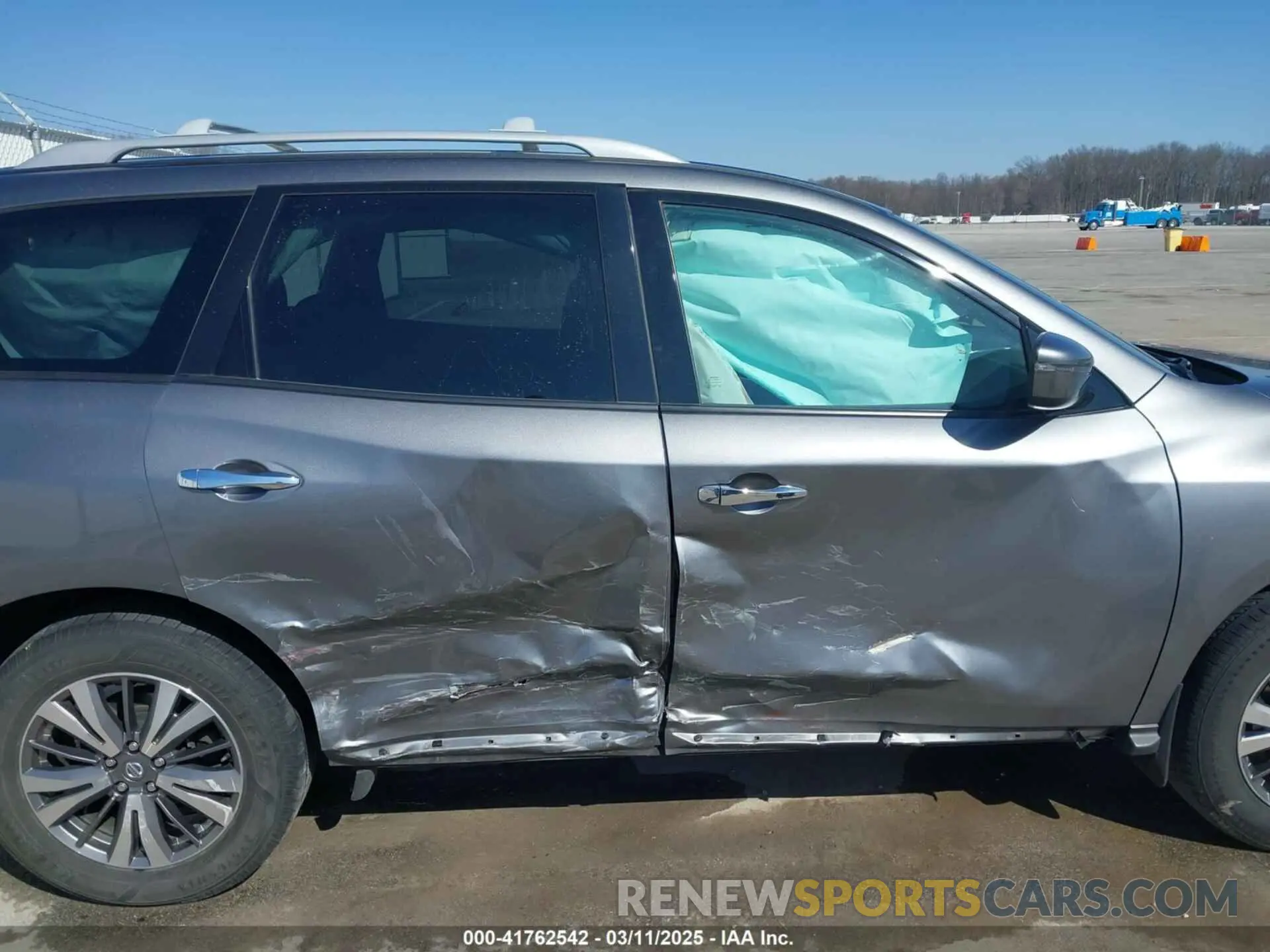 6 Photograph of a damaged car 5N1DR2AM4LC602127 NISSAN PATHFINDER 2020