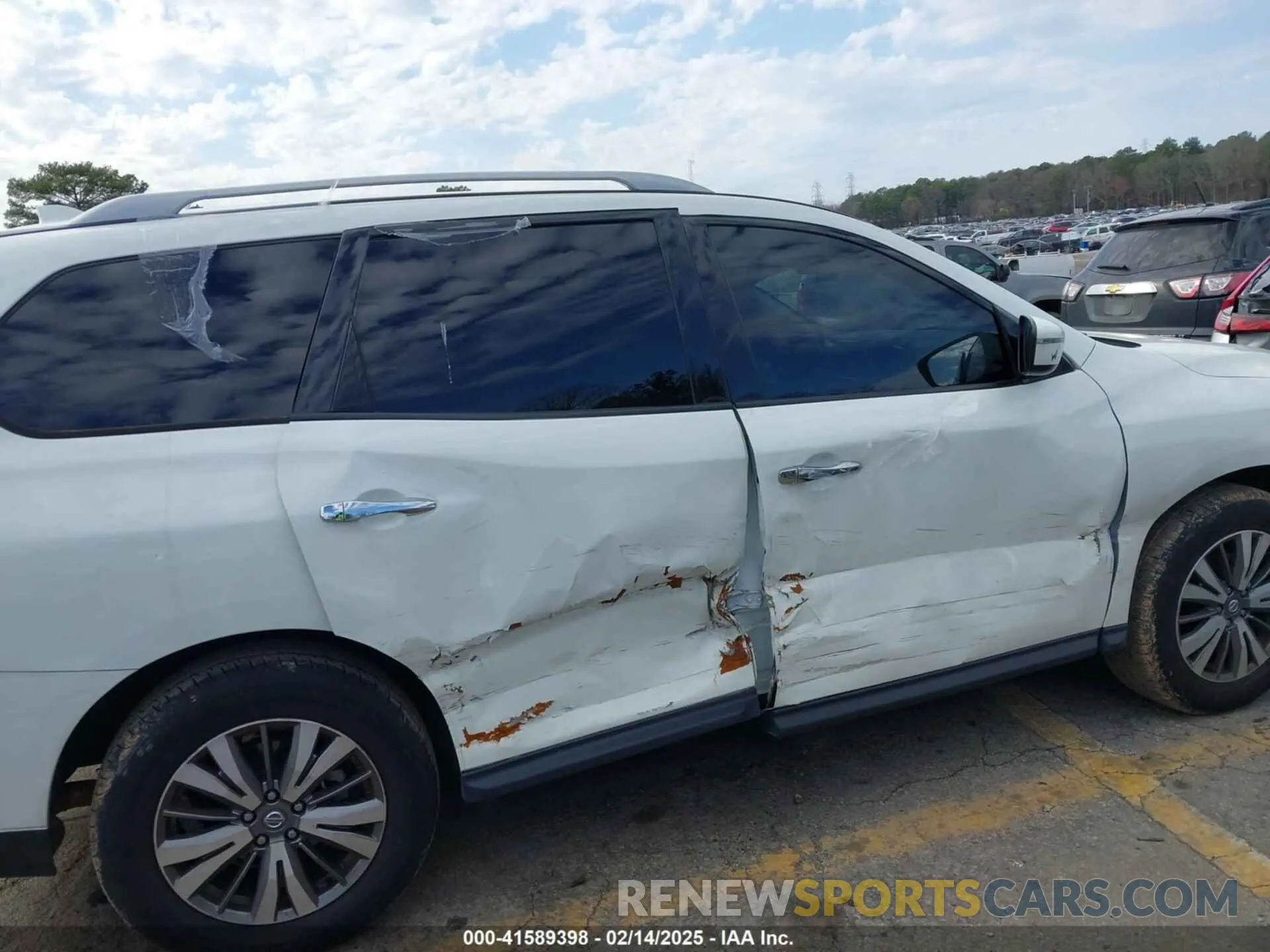6 Photograph of a damaged car 5N1DR2AN4LC593664 NISSAN PATHFINDER 2020
