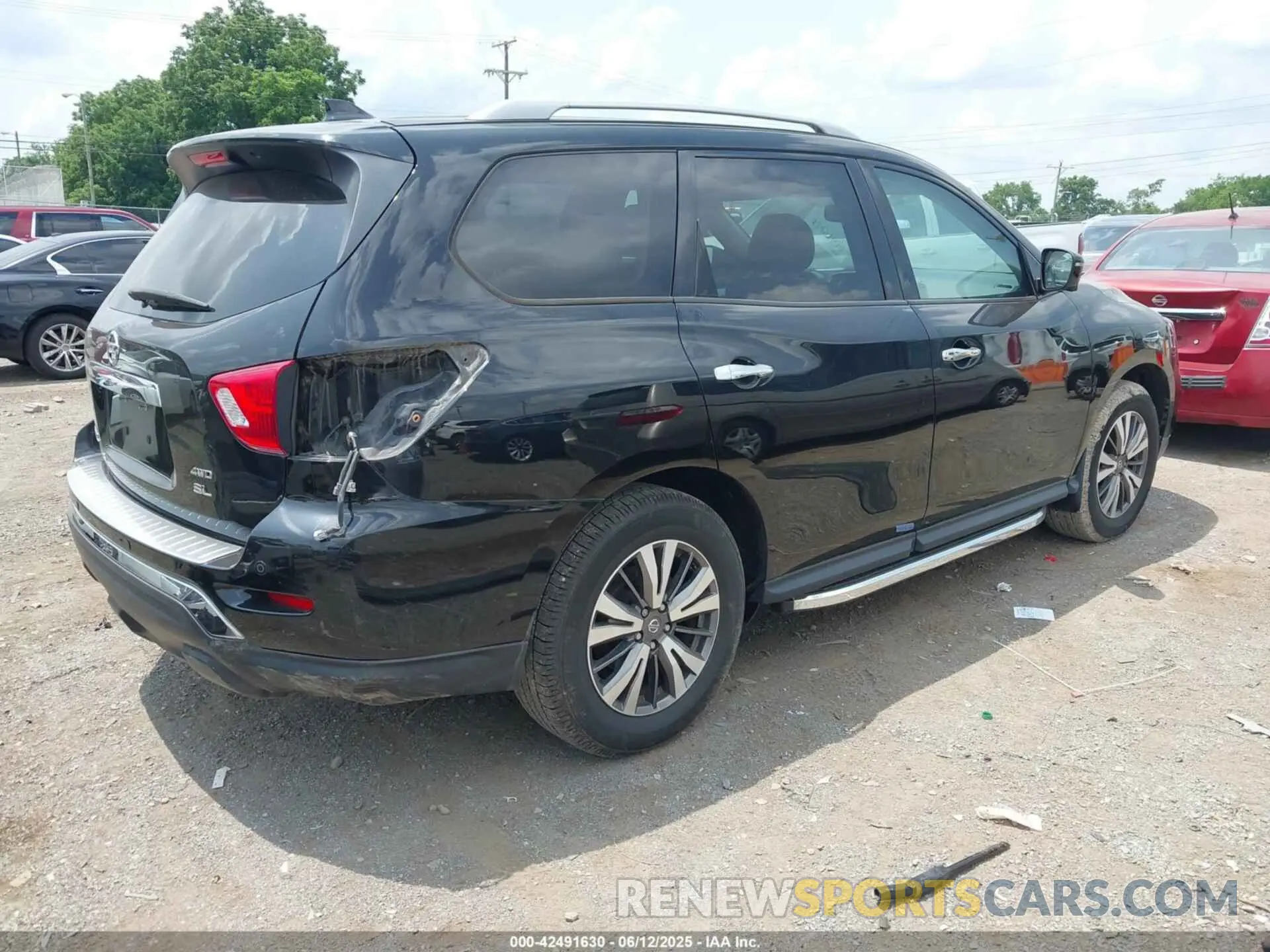 4 Photograph of a damaged car 5N1DR2CM3LC617523 NISSAN PATHFINDER 2020