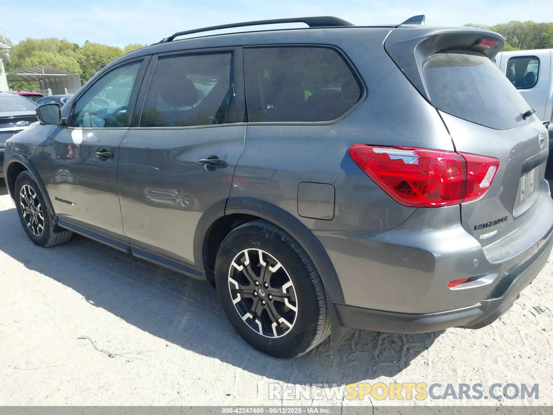 3 Photograph of a damaged car 5N1DR2CM9LC640854 NISSAN PATHFINDER 2020
