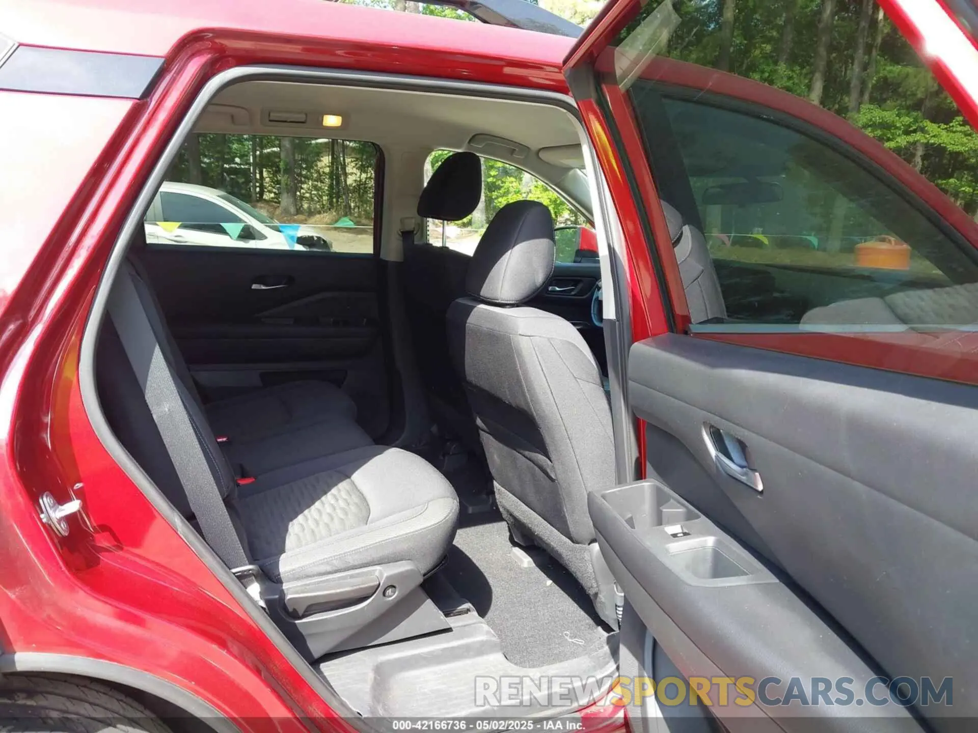 8 Photograph of a damaged car 5N1DR3BA2NC233619 NISSAN PATHFINDER 2022