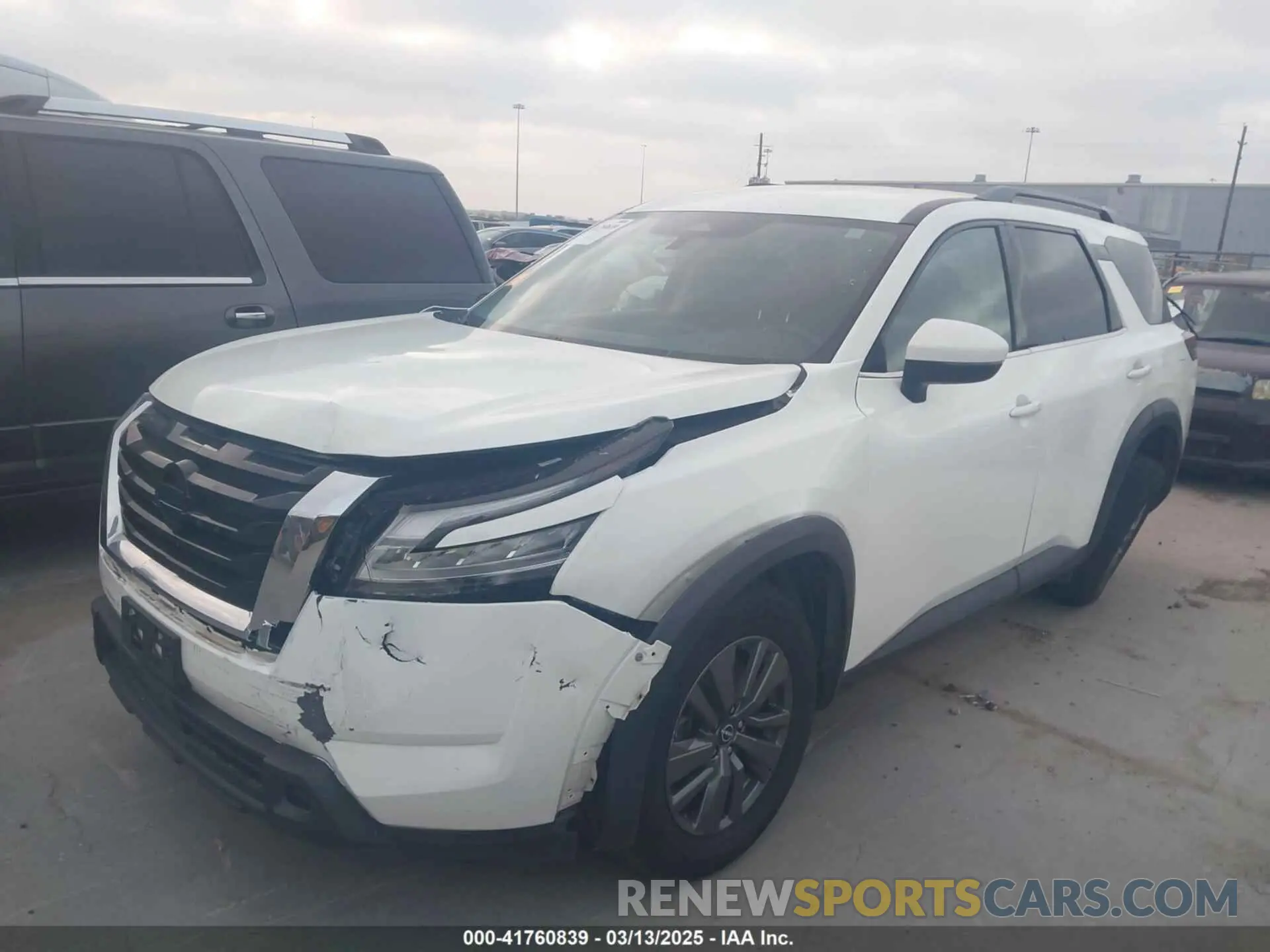 2 Photograph of a damaged car 5N1DR3BA4NC223741 NISSAN PATHFINDER 2022