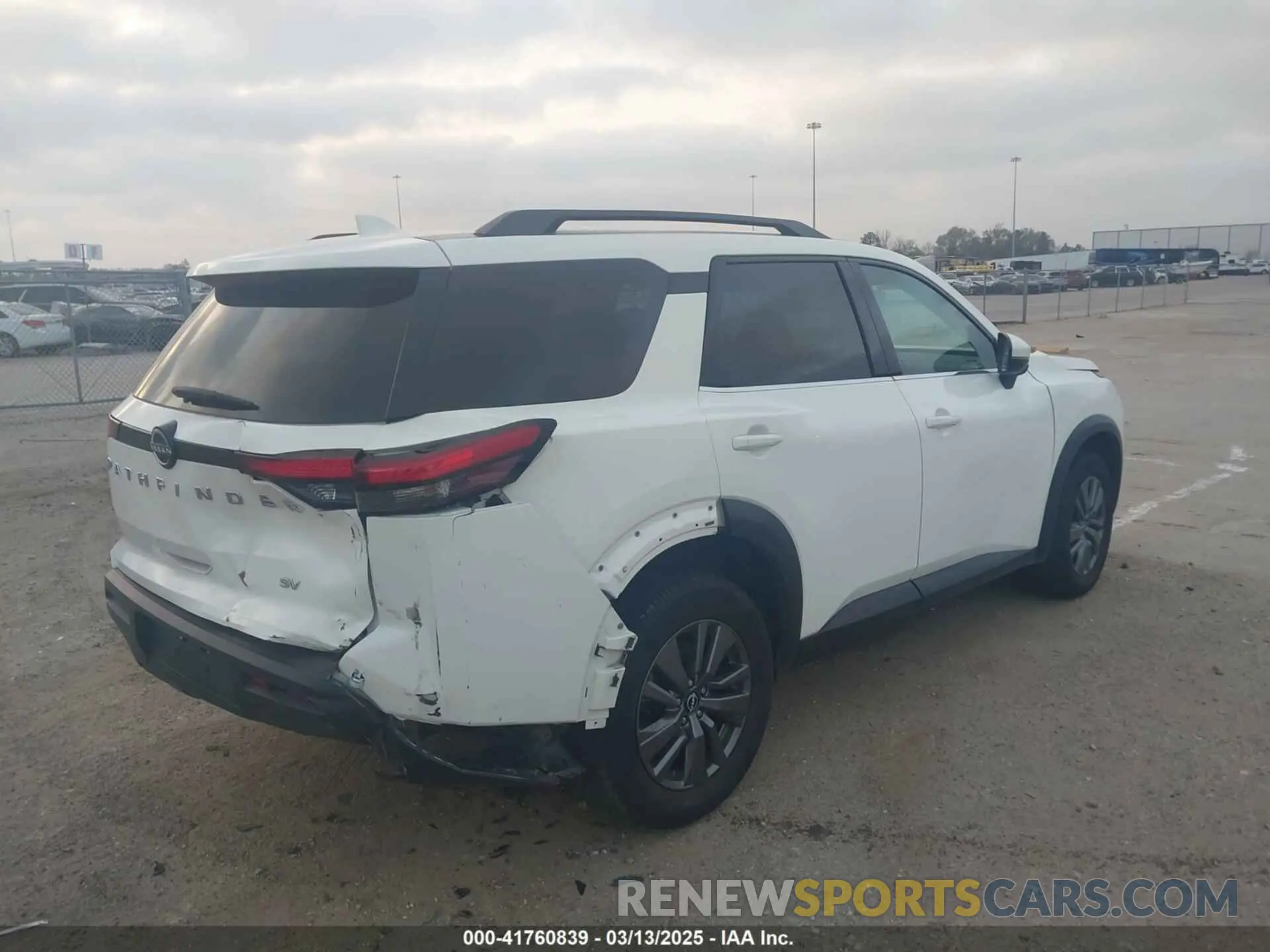 4 Photograph of a damaged car 5N1DR3BA4NC223741 NISSAN PATHFINDER 2022