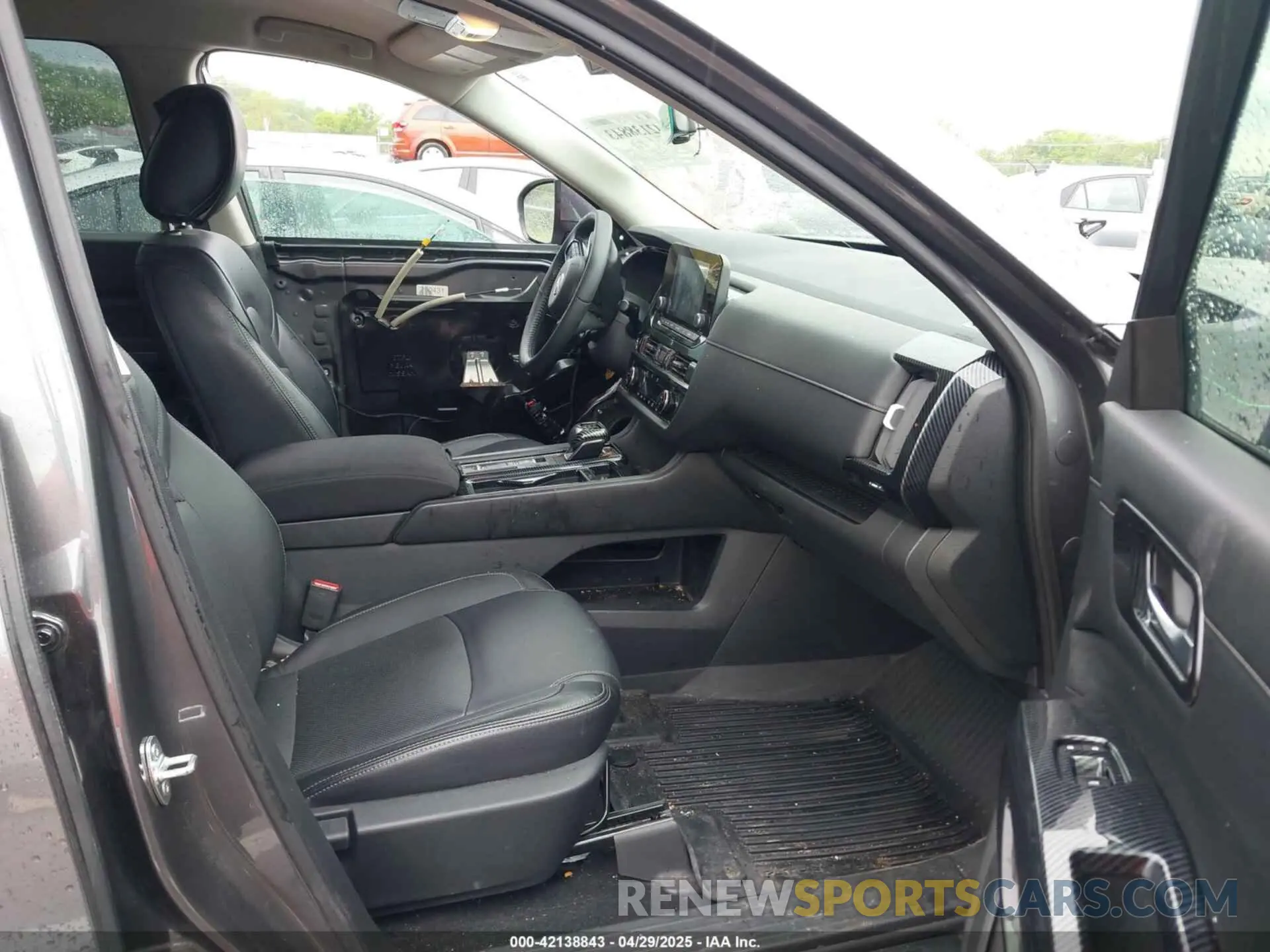 5 Photograph of a damaged car 5N1DR3BA5NC237602 NISSAN PATHFINDER 2022