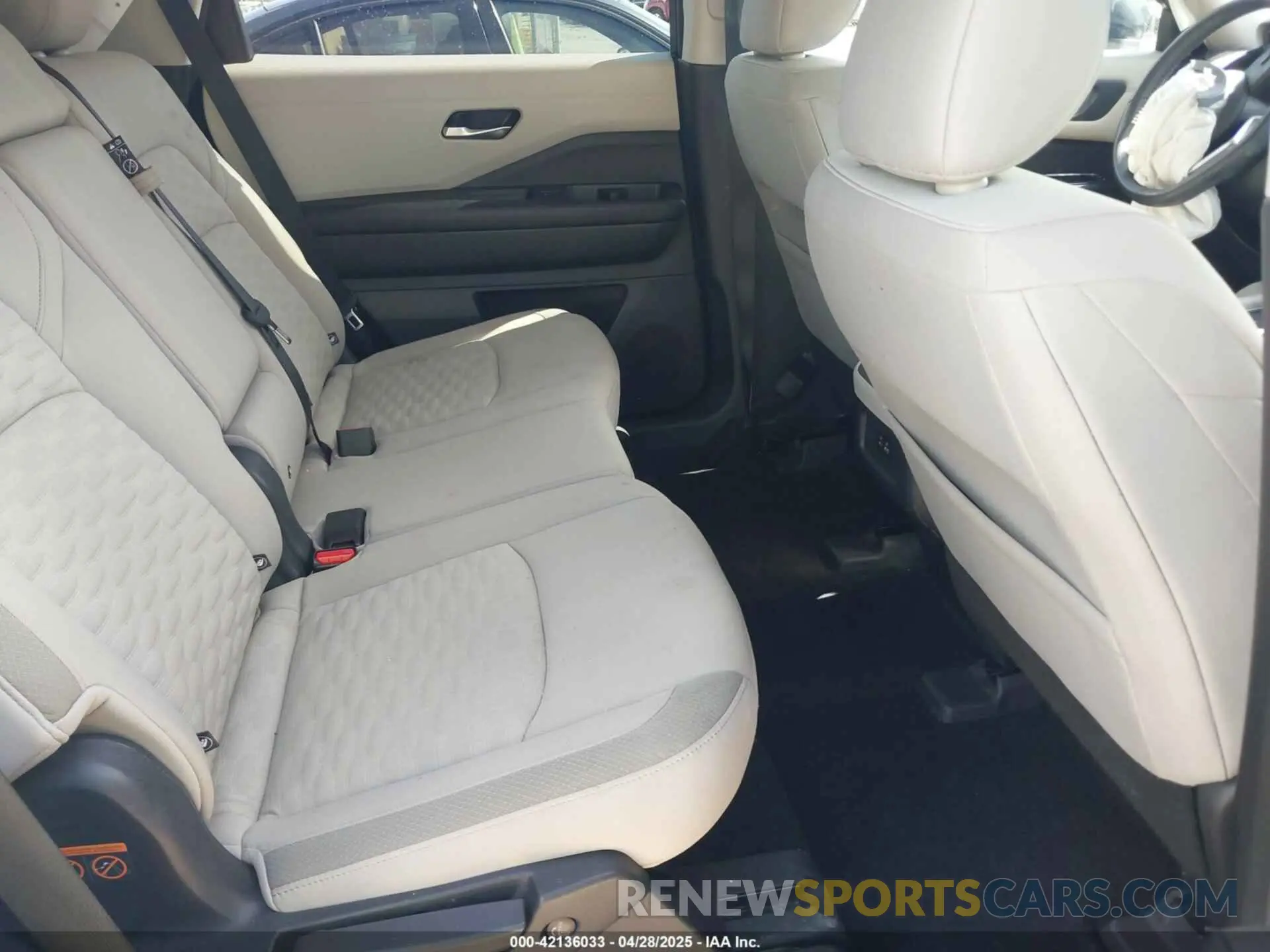 8 Photograph of a damaged car 5N1DR3BA6NC208304 NISSAN PATHFINDER 2022